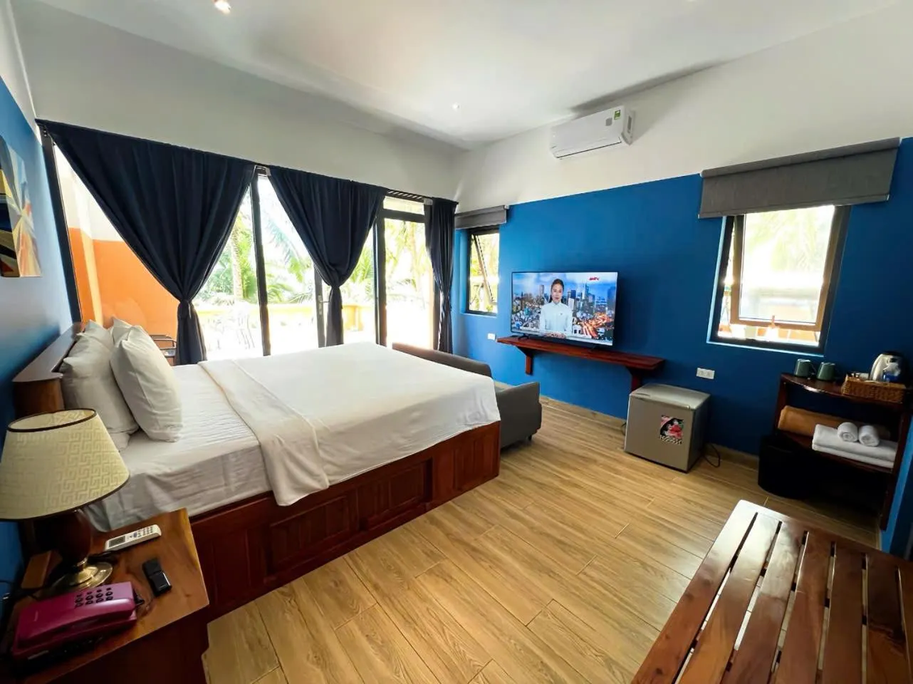 Bedroom, Bed in Vida Loca Sunset Beach Resort