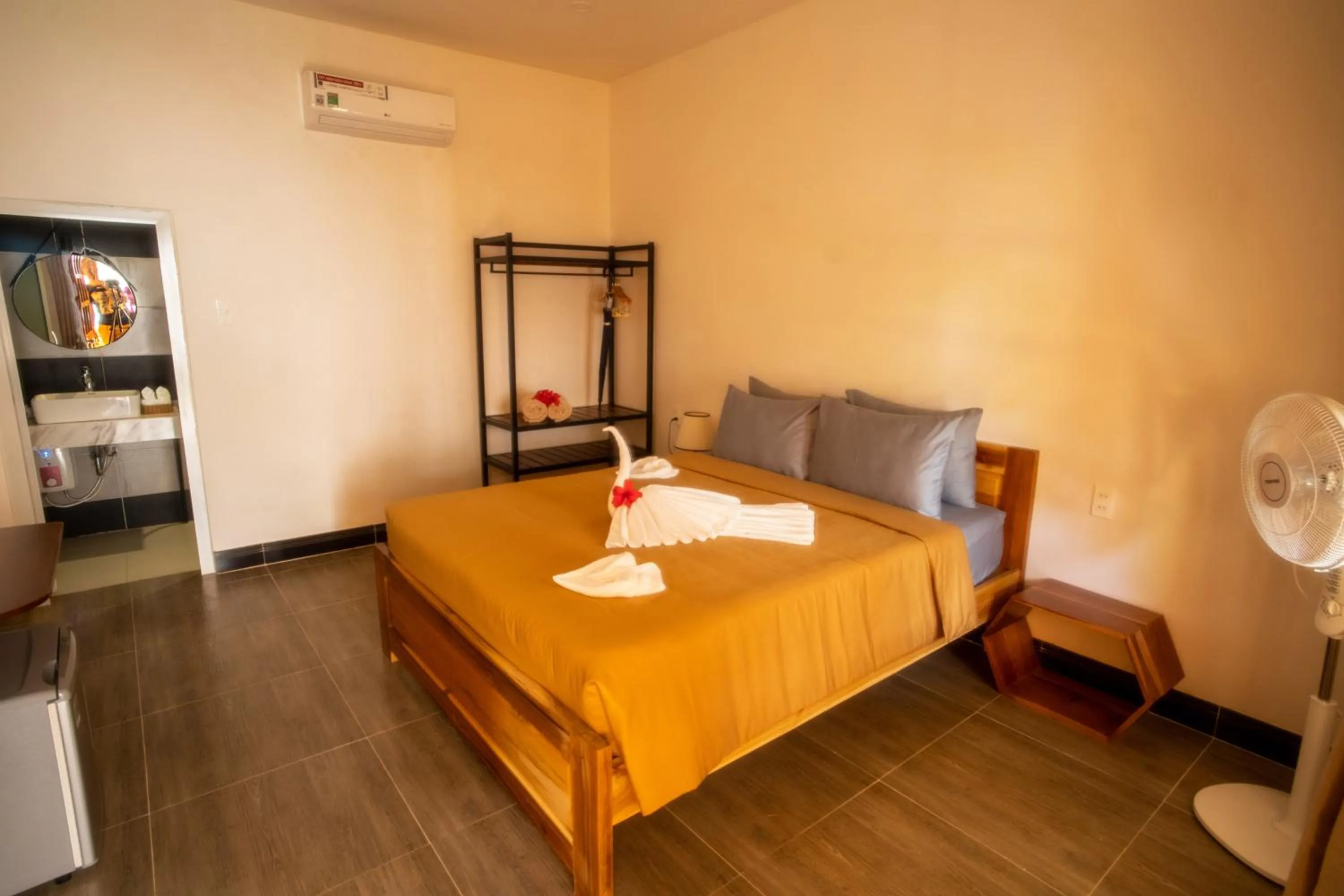 Bedroom, Bed in Vida Loca Sunset Beach Resort