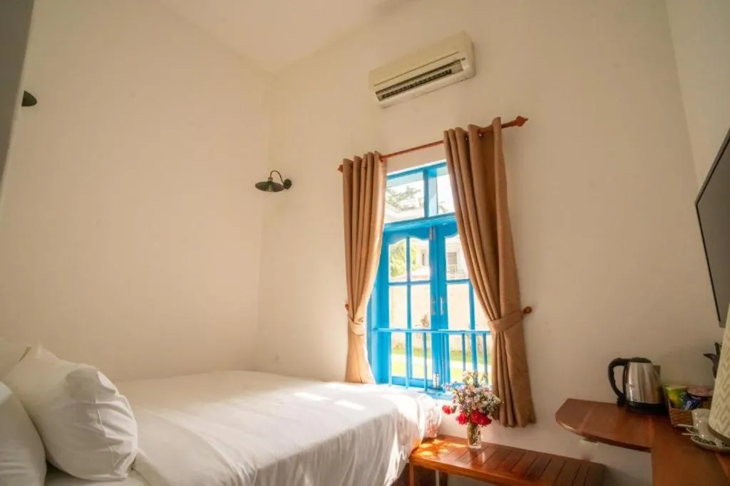 Bed in Vida Loca Sunset Beach Resort