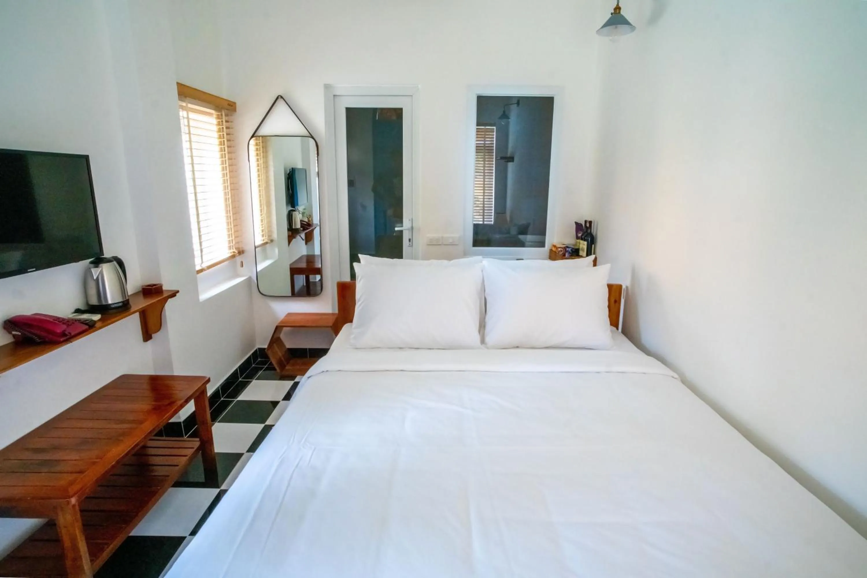 Bedroom, Bed in Vida Loca Sunset Beach Resort