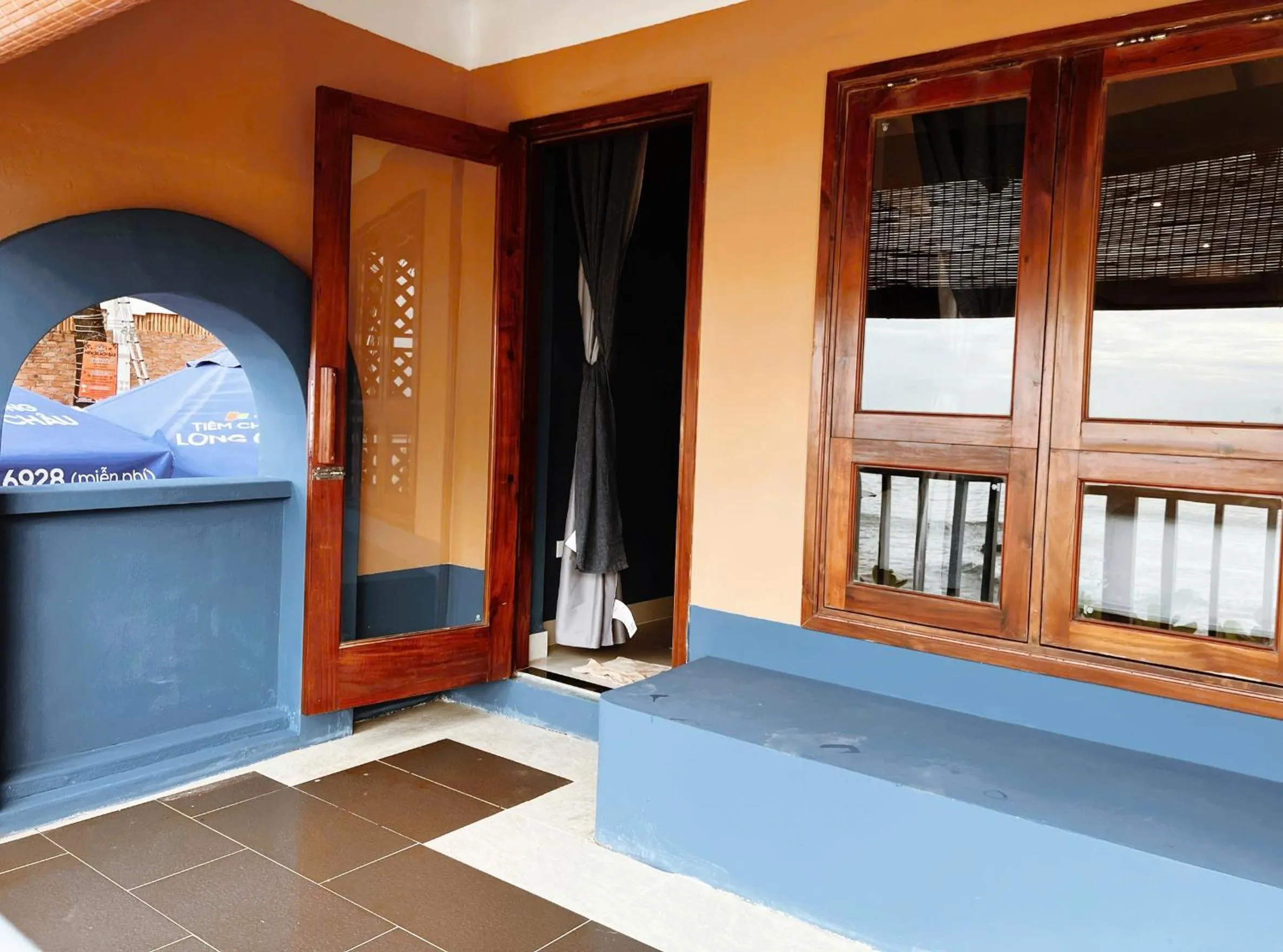 Bed in Vida Loca Sunset Beach Resort