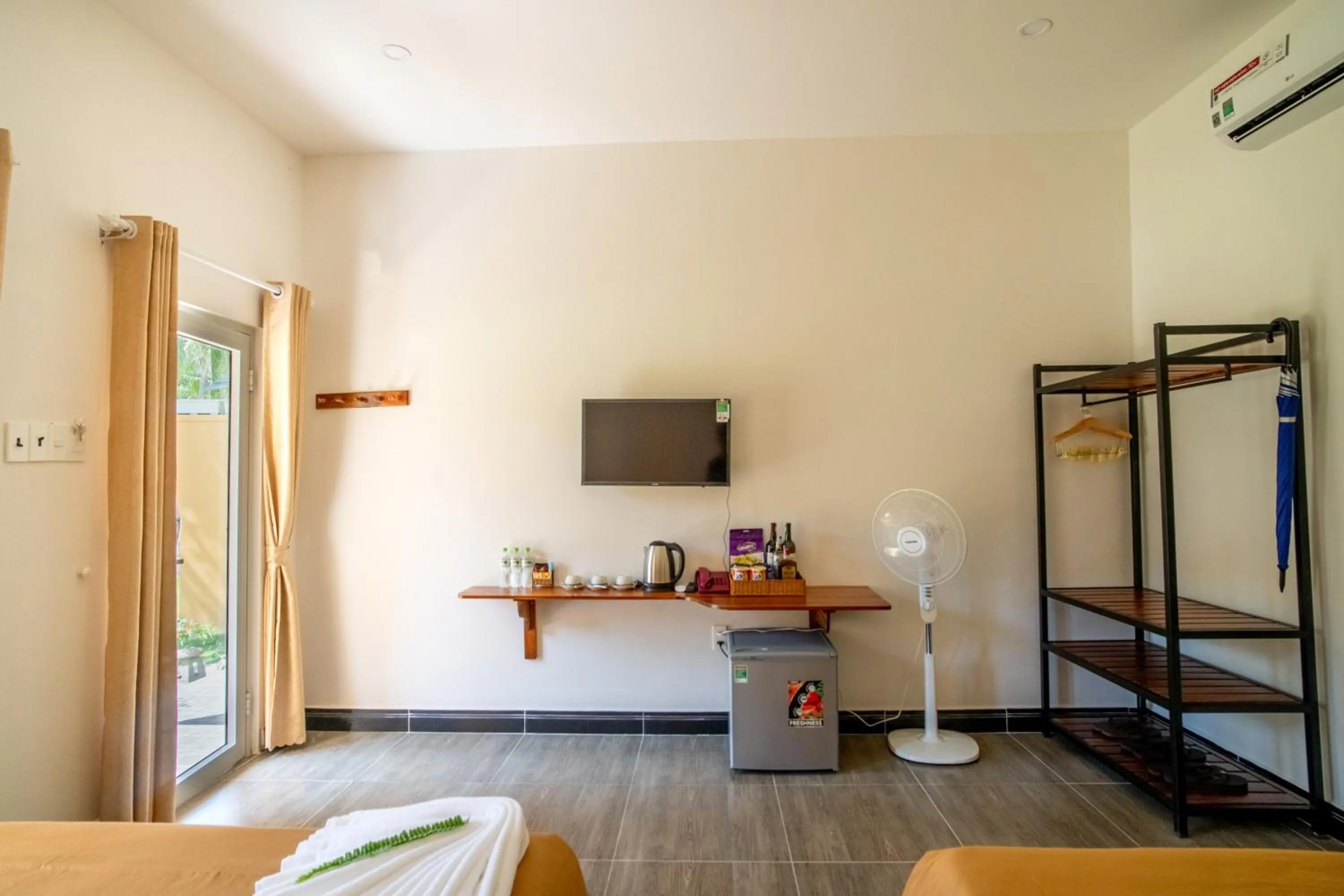 Bedroom, Bed in Vida Loca Sunset Beach Resort