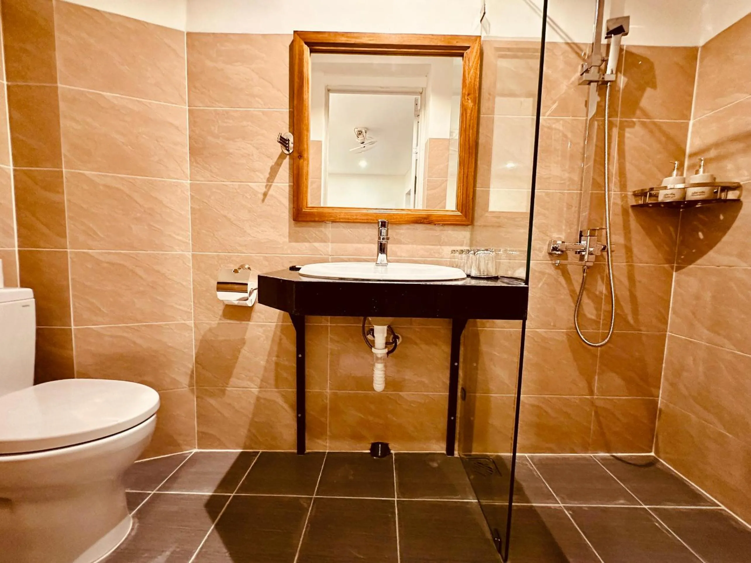 Shower in Vida Loca Sunset Beach Resort