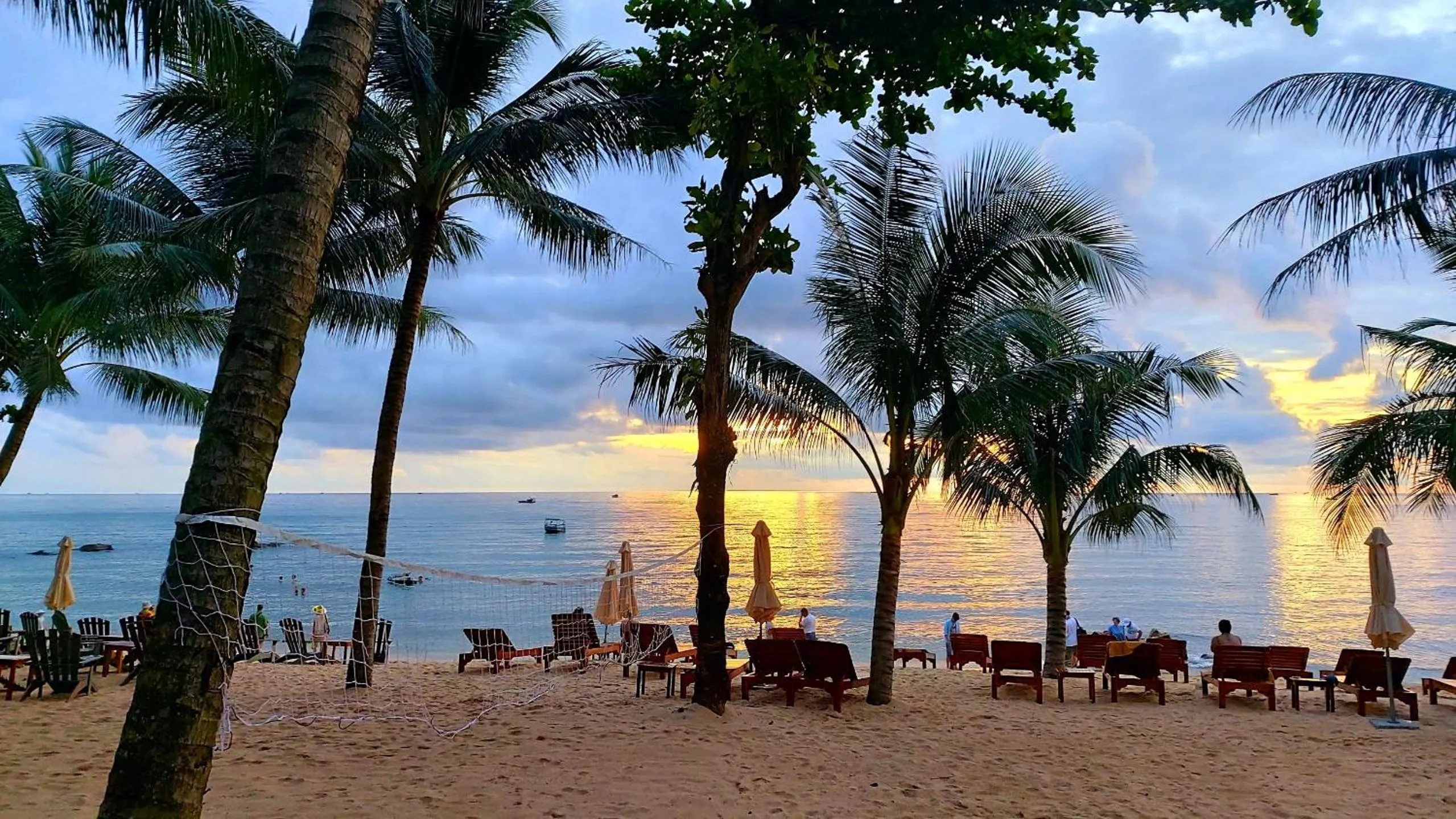 Beach in Vida Loca Sunset Beach Resort