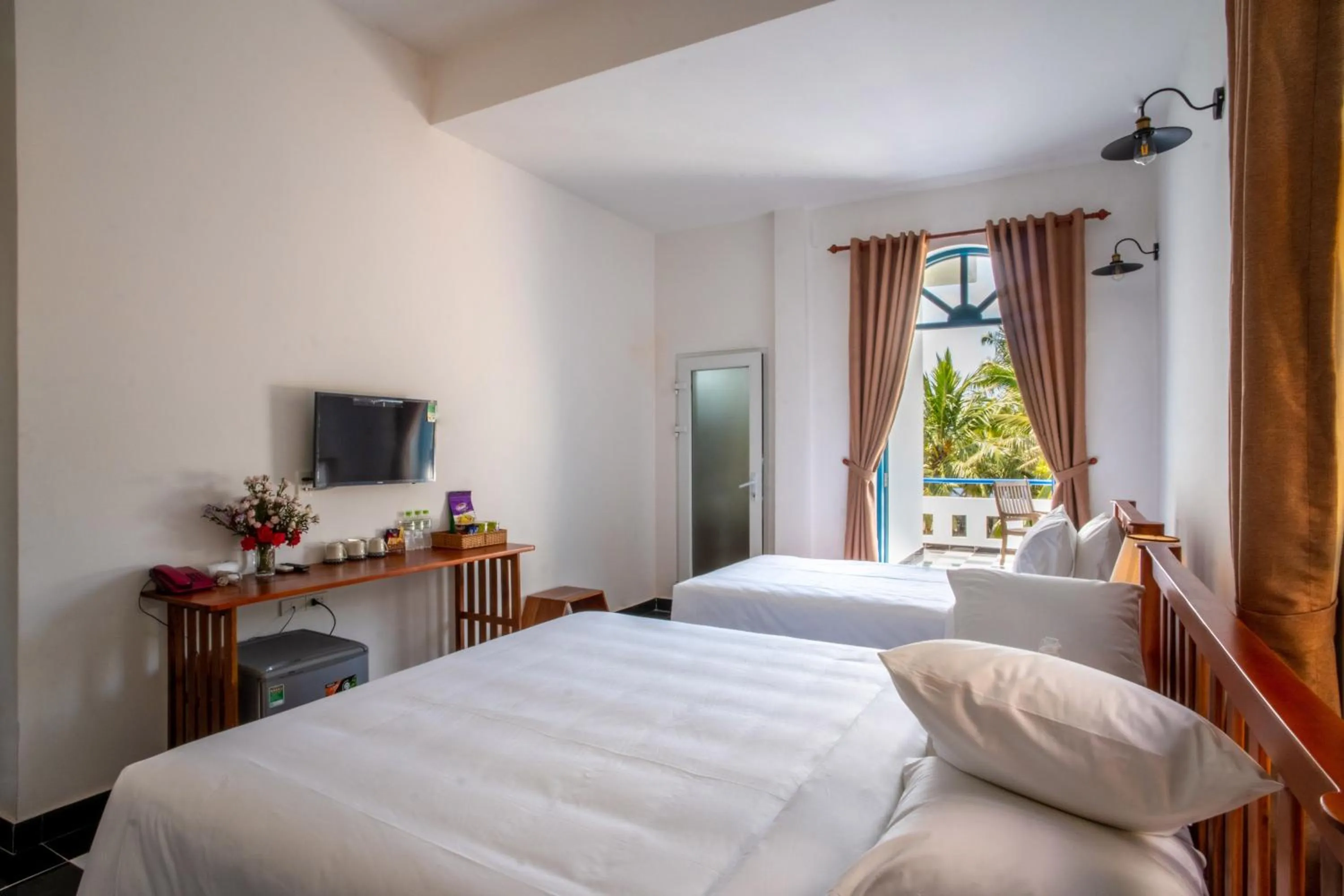 Bed in Vida Loca Sunset Beach Resort