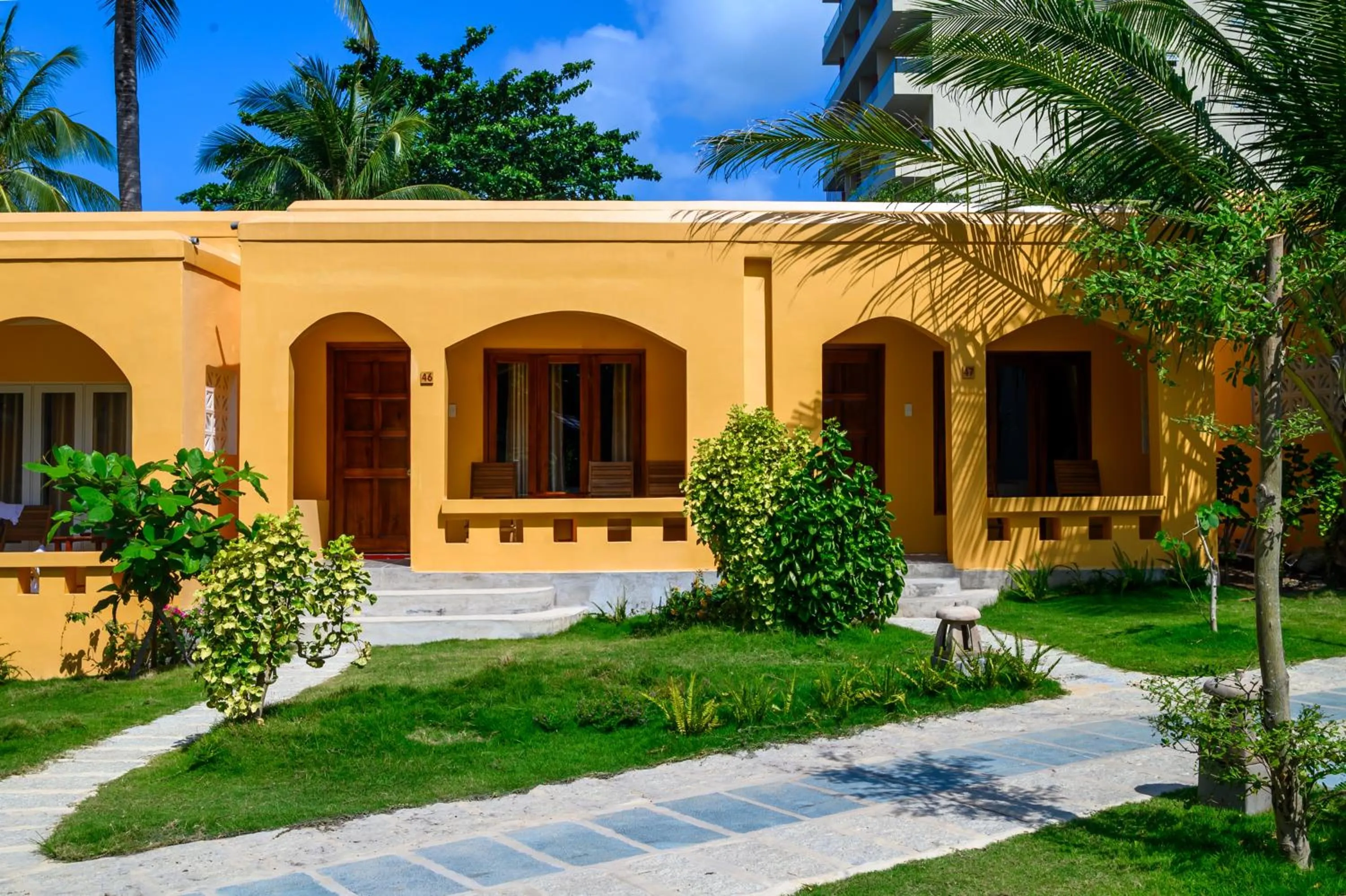 Property building in Vida Loca Sunset Beach Resort