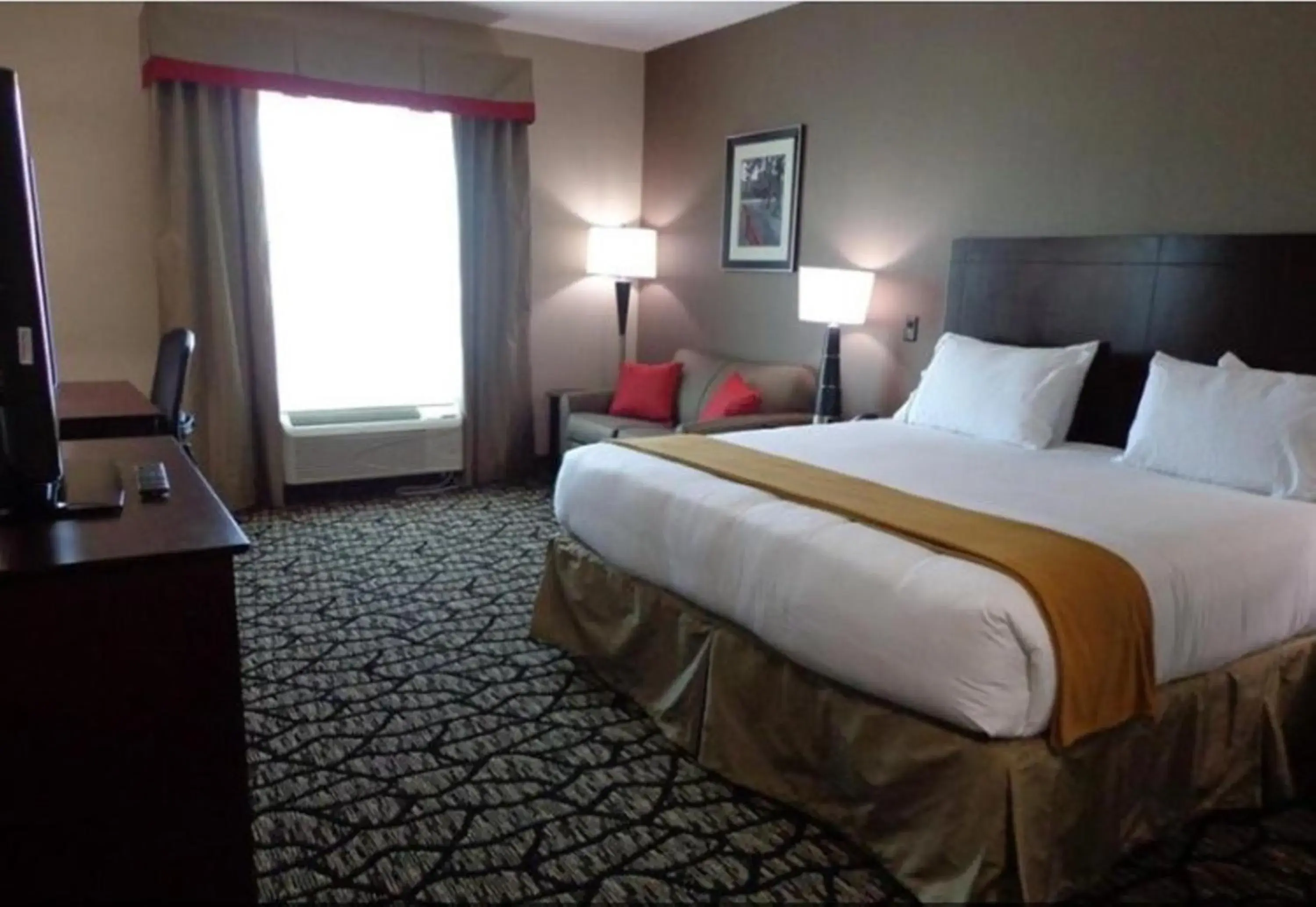 Bedroom, Bed in Holiday Inn Express and Suites Lubbock South by IHG Bedroom, Bed in Holiday Inn Express and Suites Lubbock South by IHG