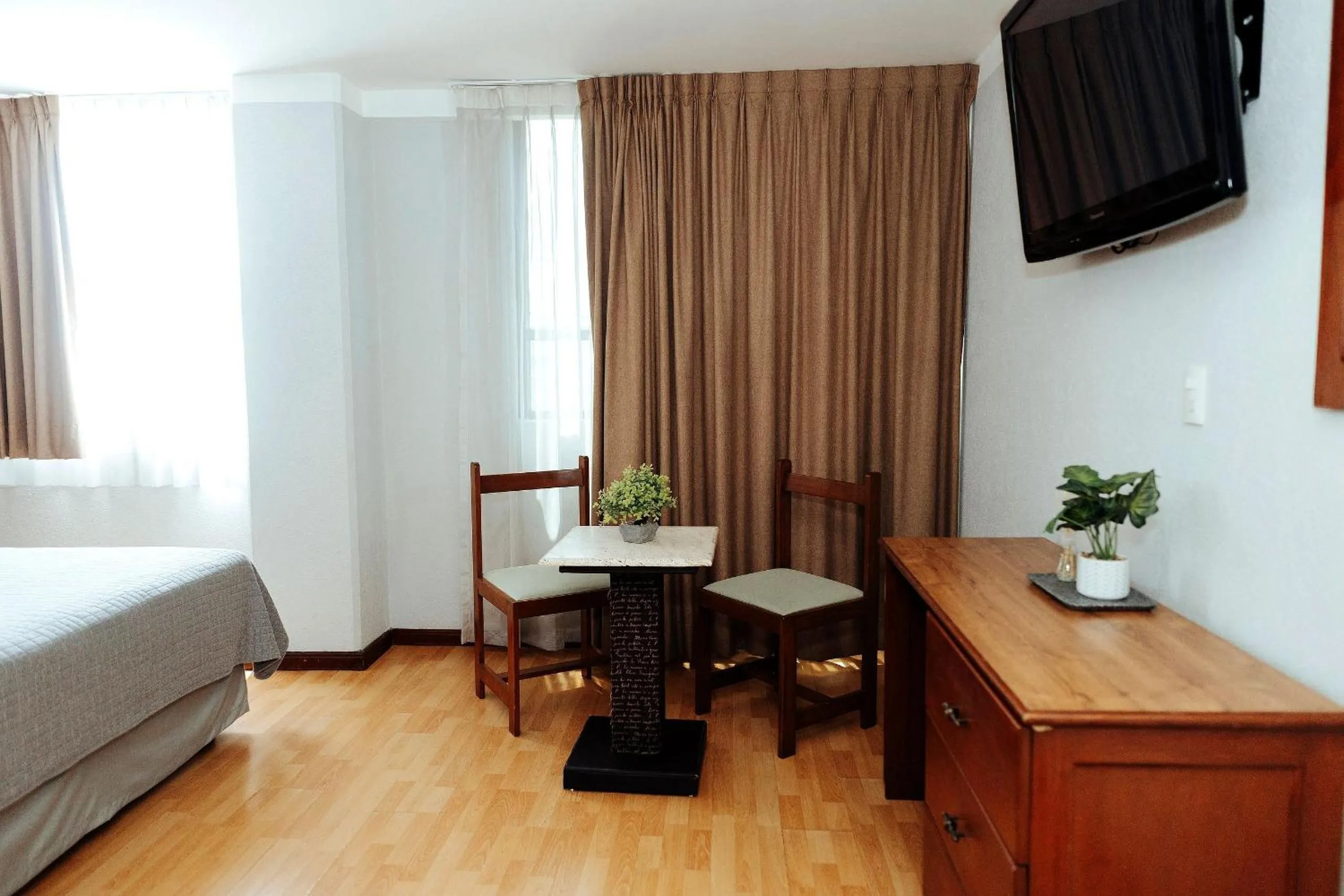 Communal lounge/ TV room, Bed in Hotel Don Simón