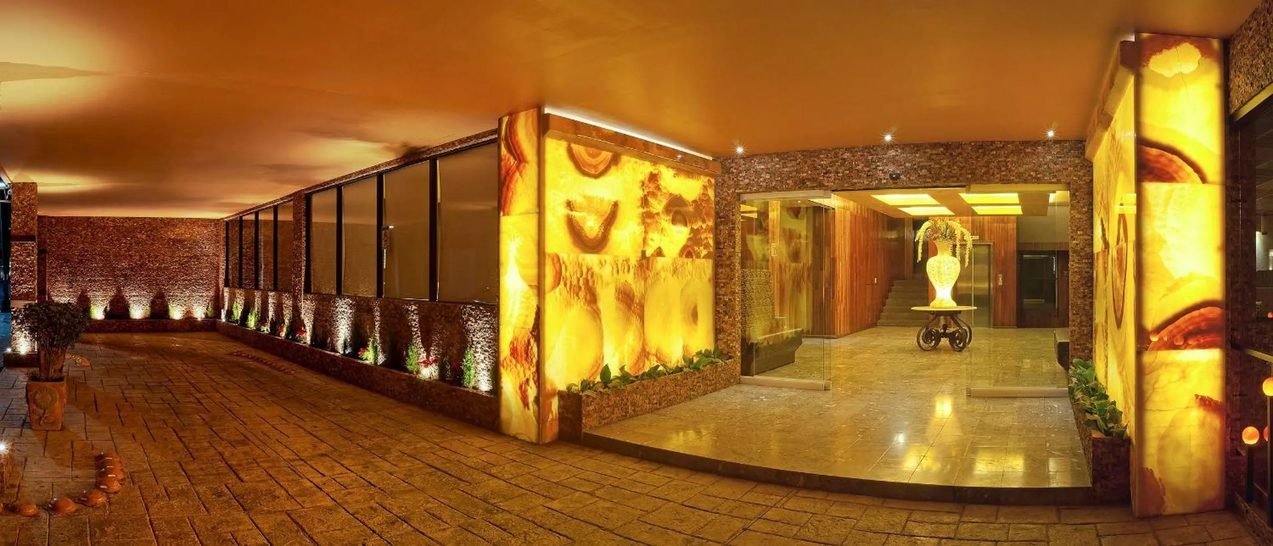 Facade/entrance in Hotel Don Simón