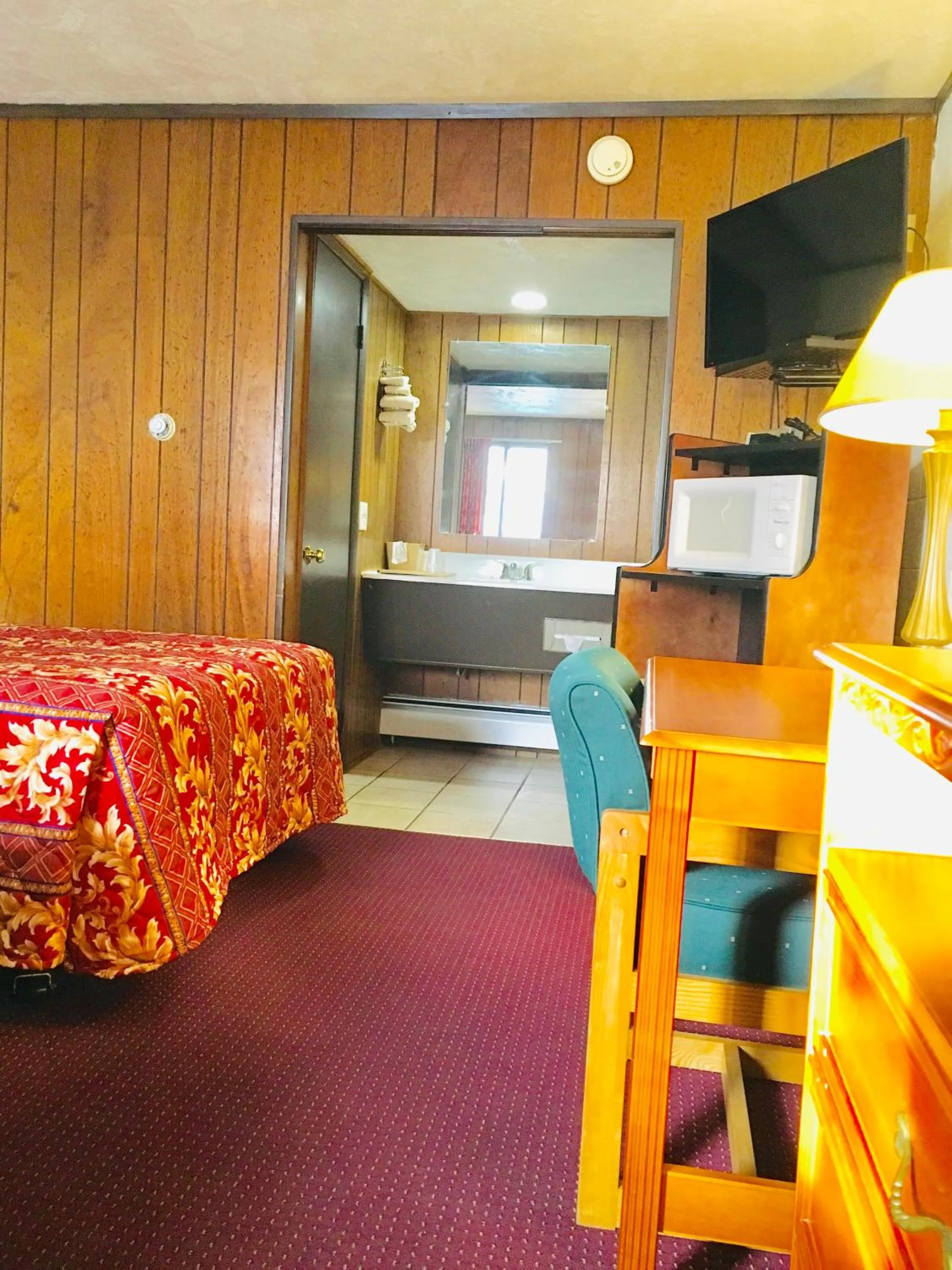 Granada Inn Motel - Kalkaska