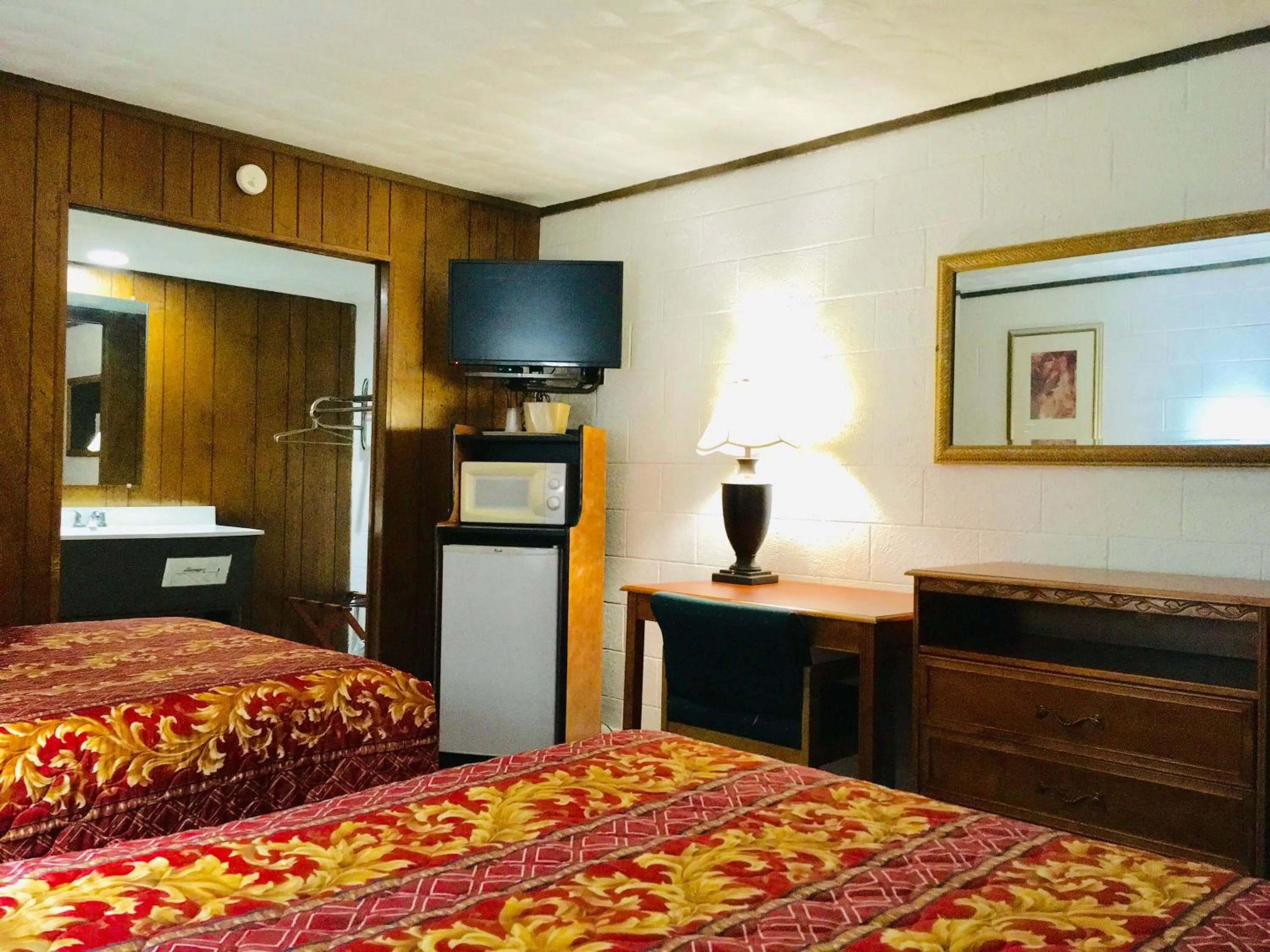 Granada Inn Motel - Kalkaska