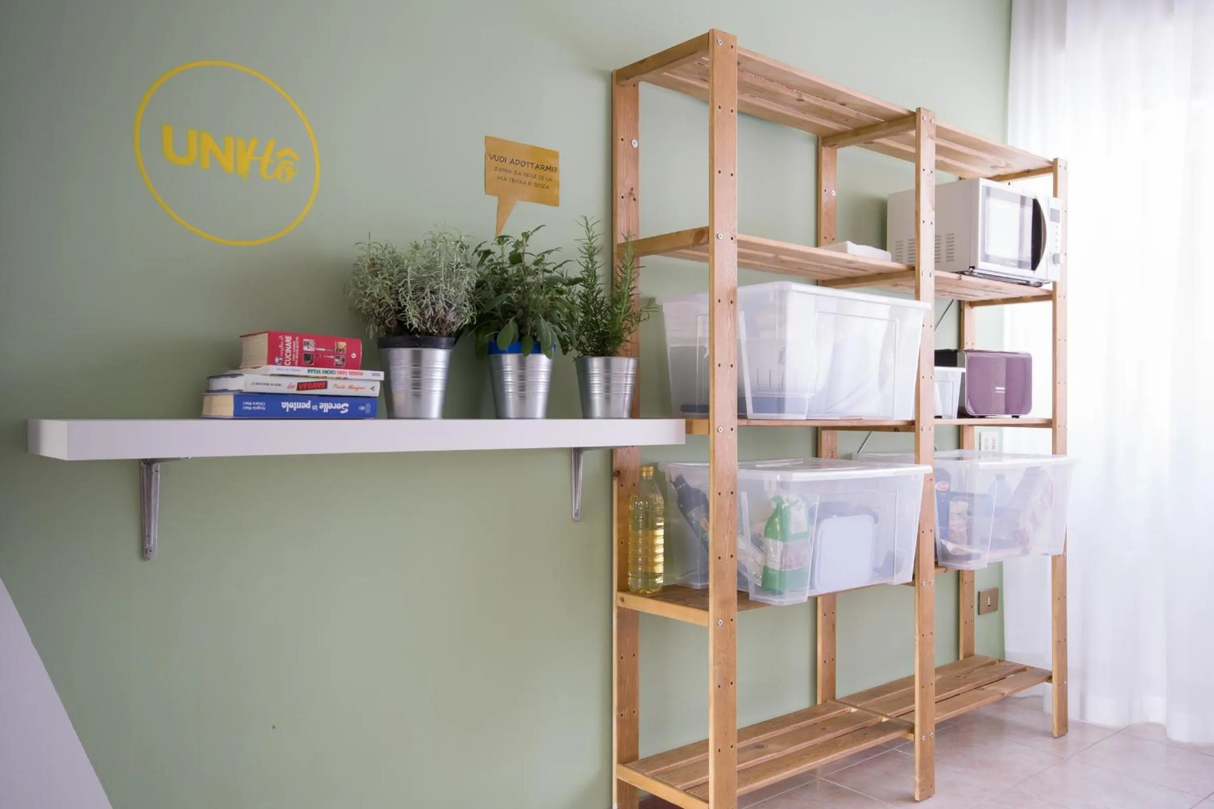 Kitchen or kitchenette in UniHo Hostel