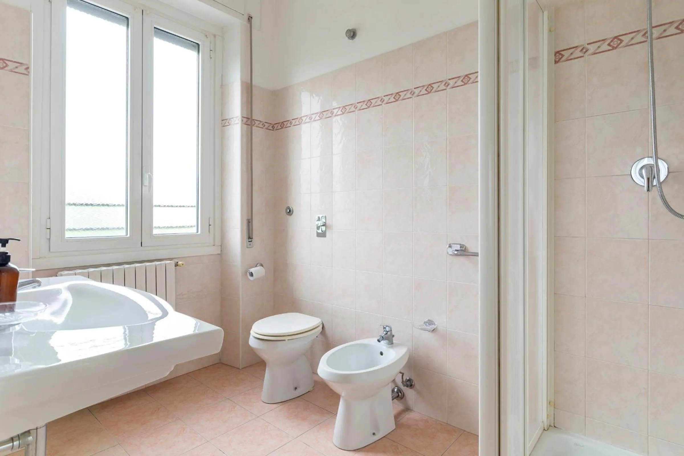 Shower in UniHo Hostel