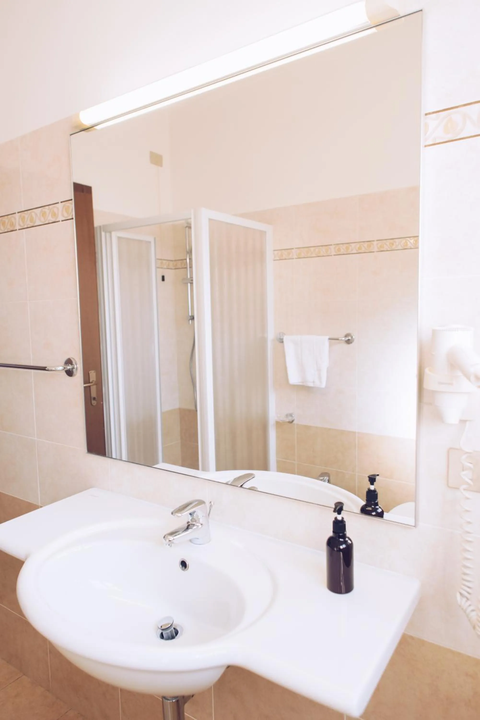 Bathroom in UniHo Hostel