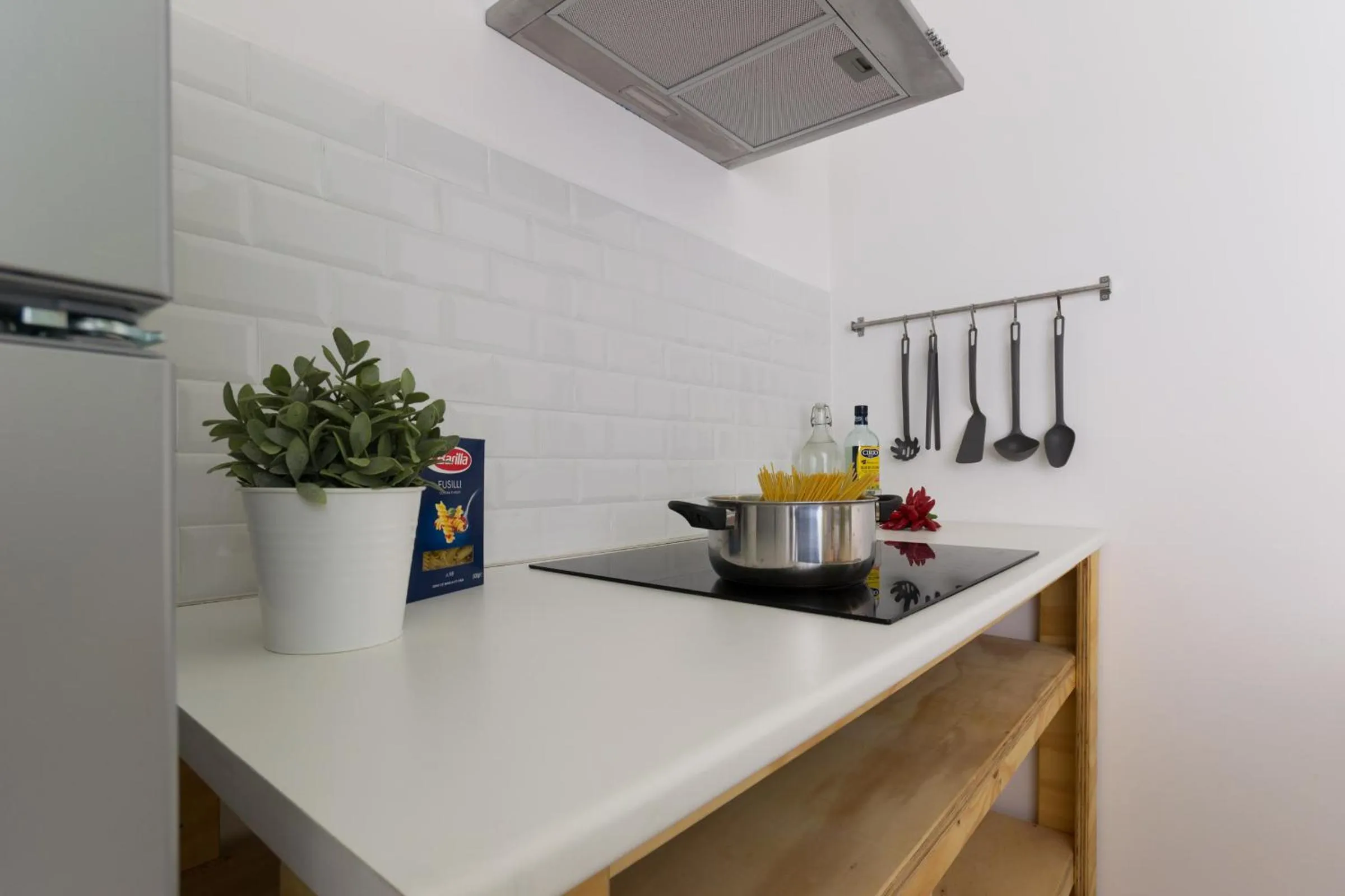 Kitchen or kitchenette in UniHo Hostel