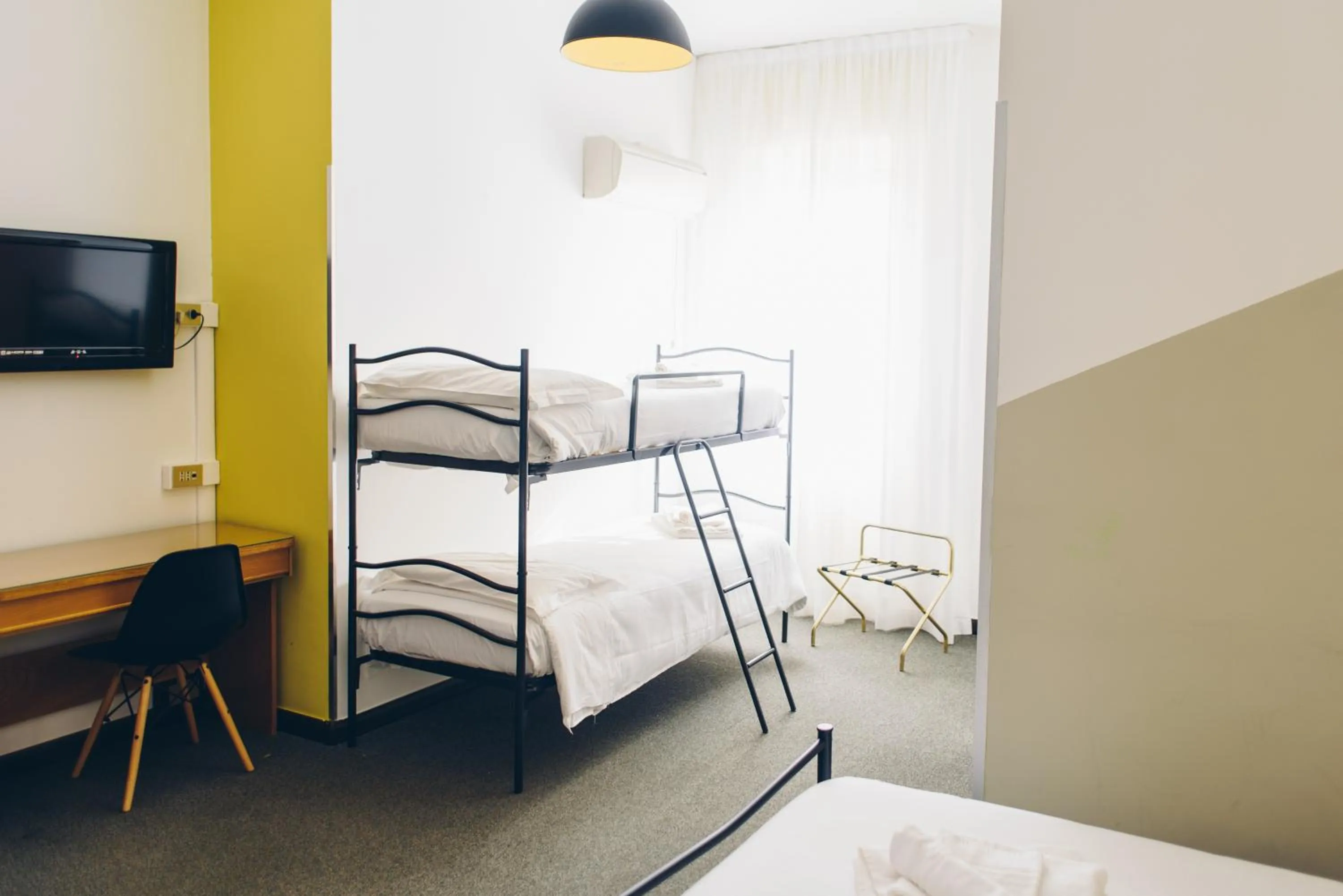 Photo of the whole room, Bed in UniHo Hostel