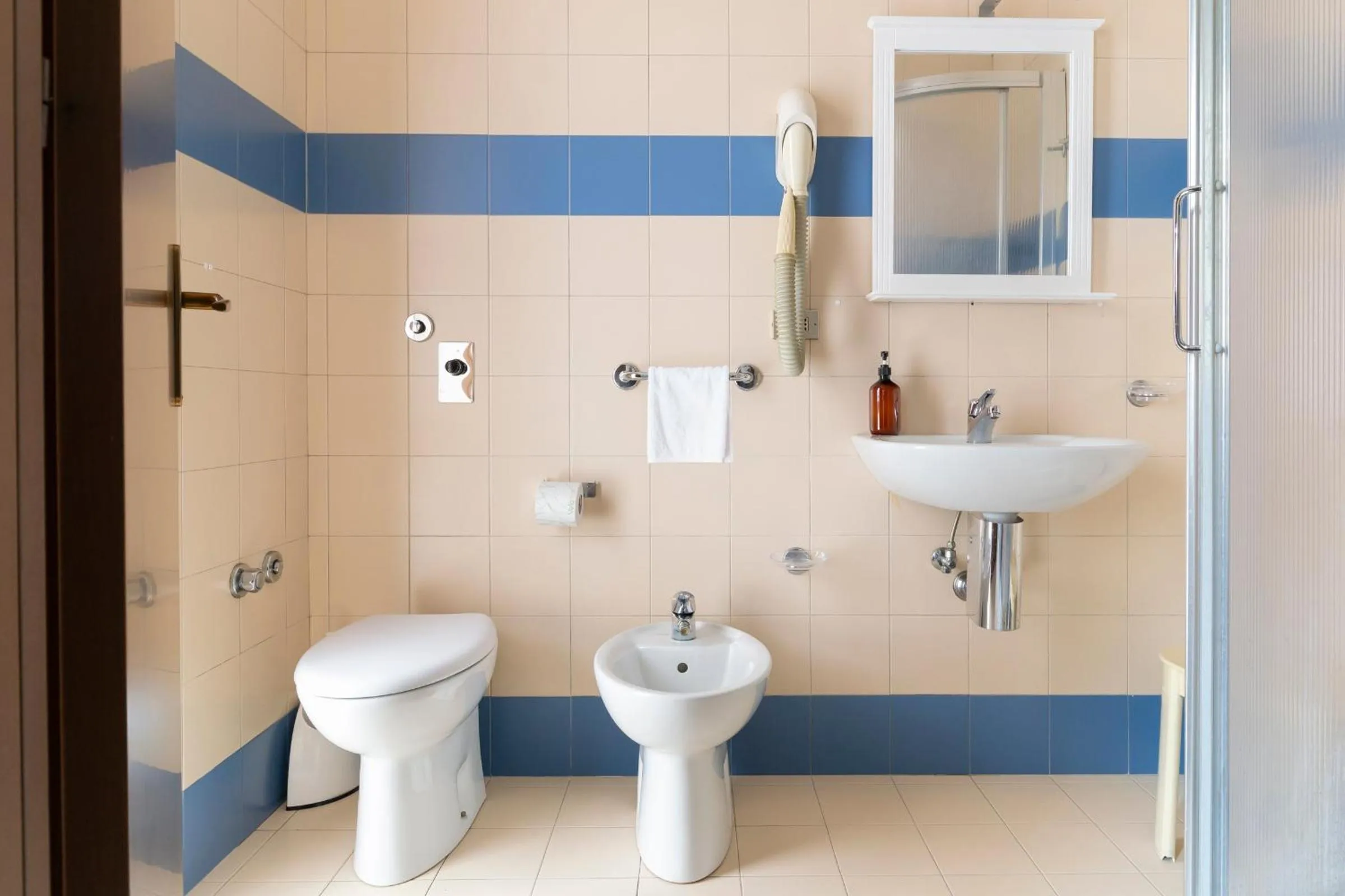 Shower in UniHo Hostel