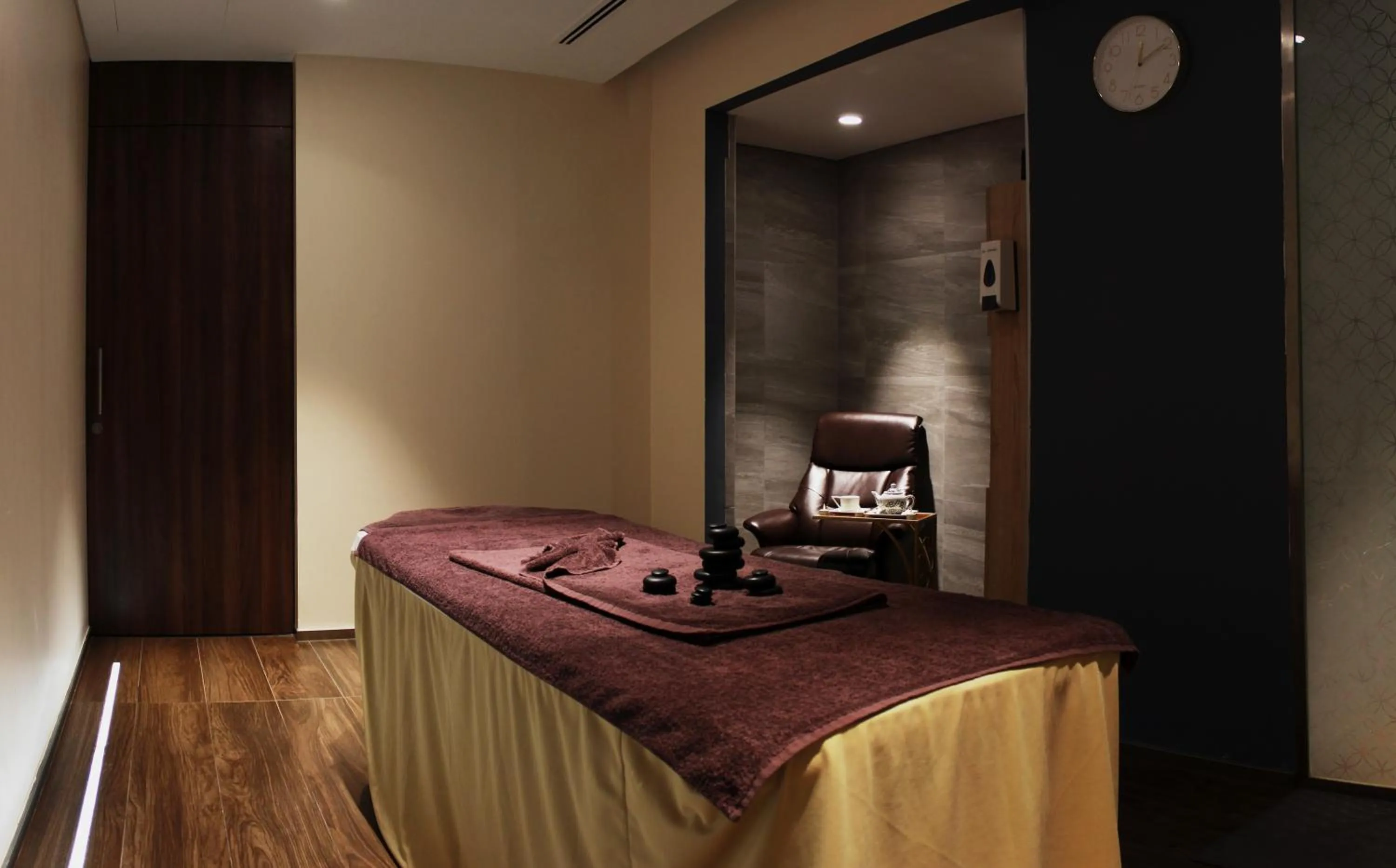 Massage, Bed in Hyatt Place Dubai Jumeirah