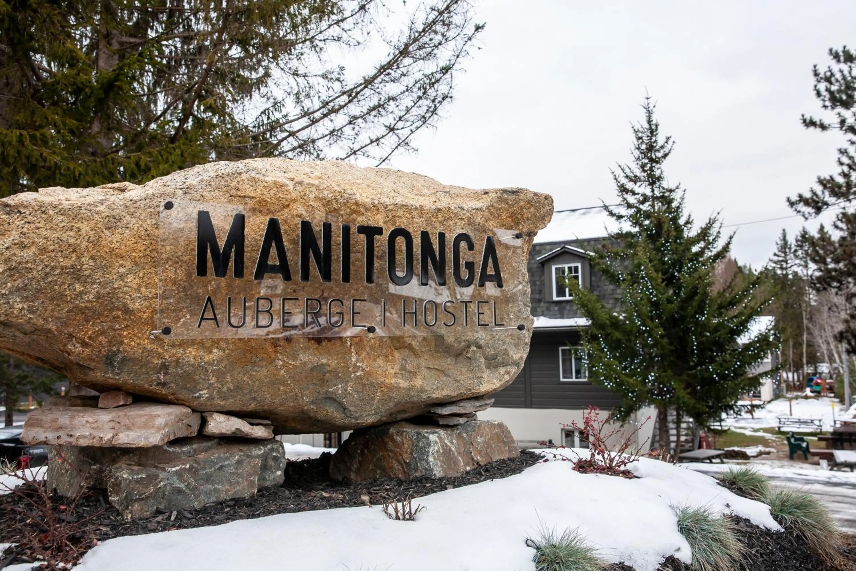 Property logo or sign in Auberge Manitonga