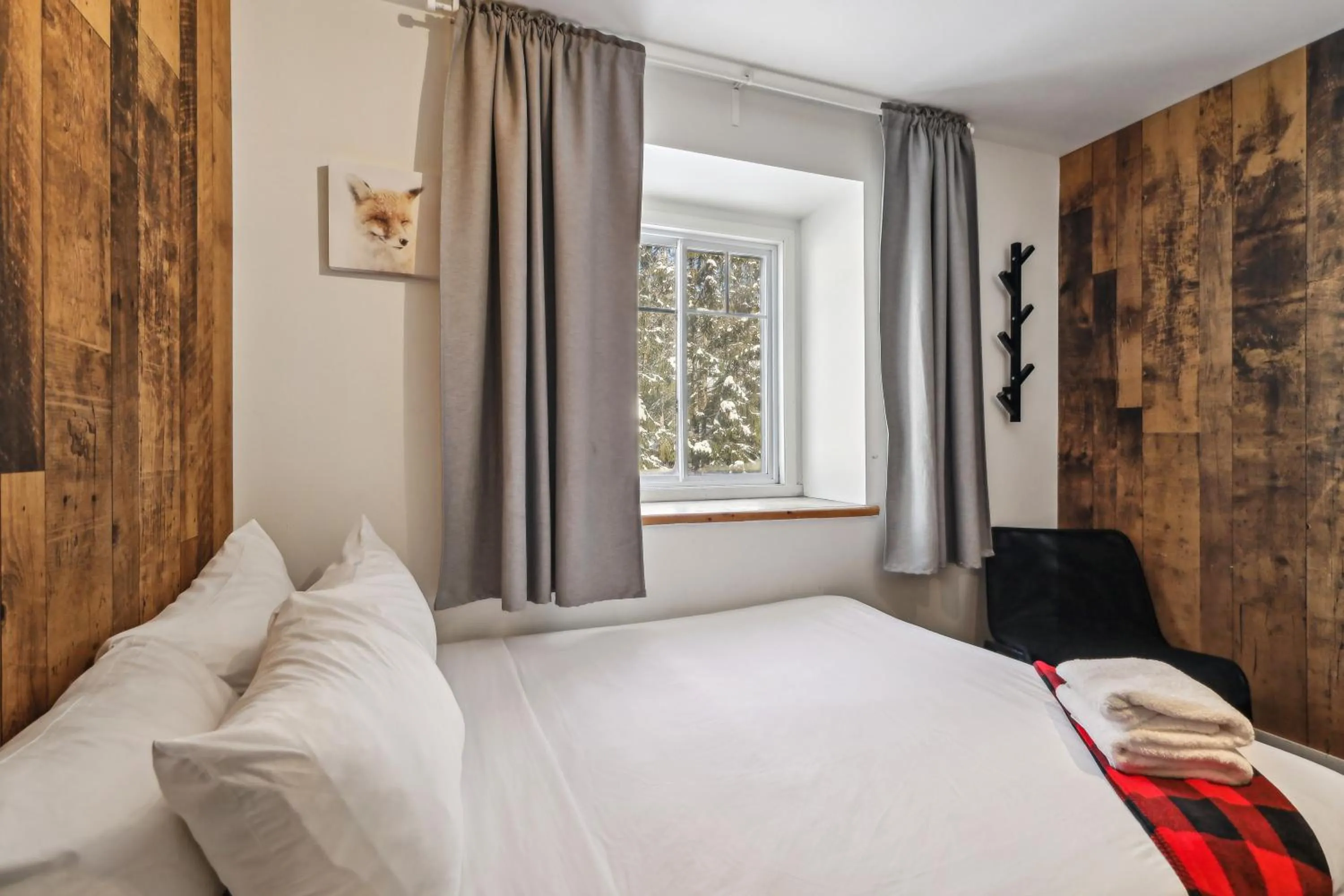 Bed in Auberge Manitonga