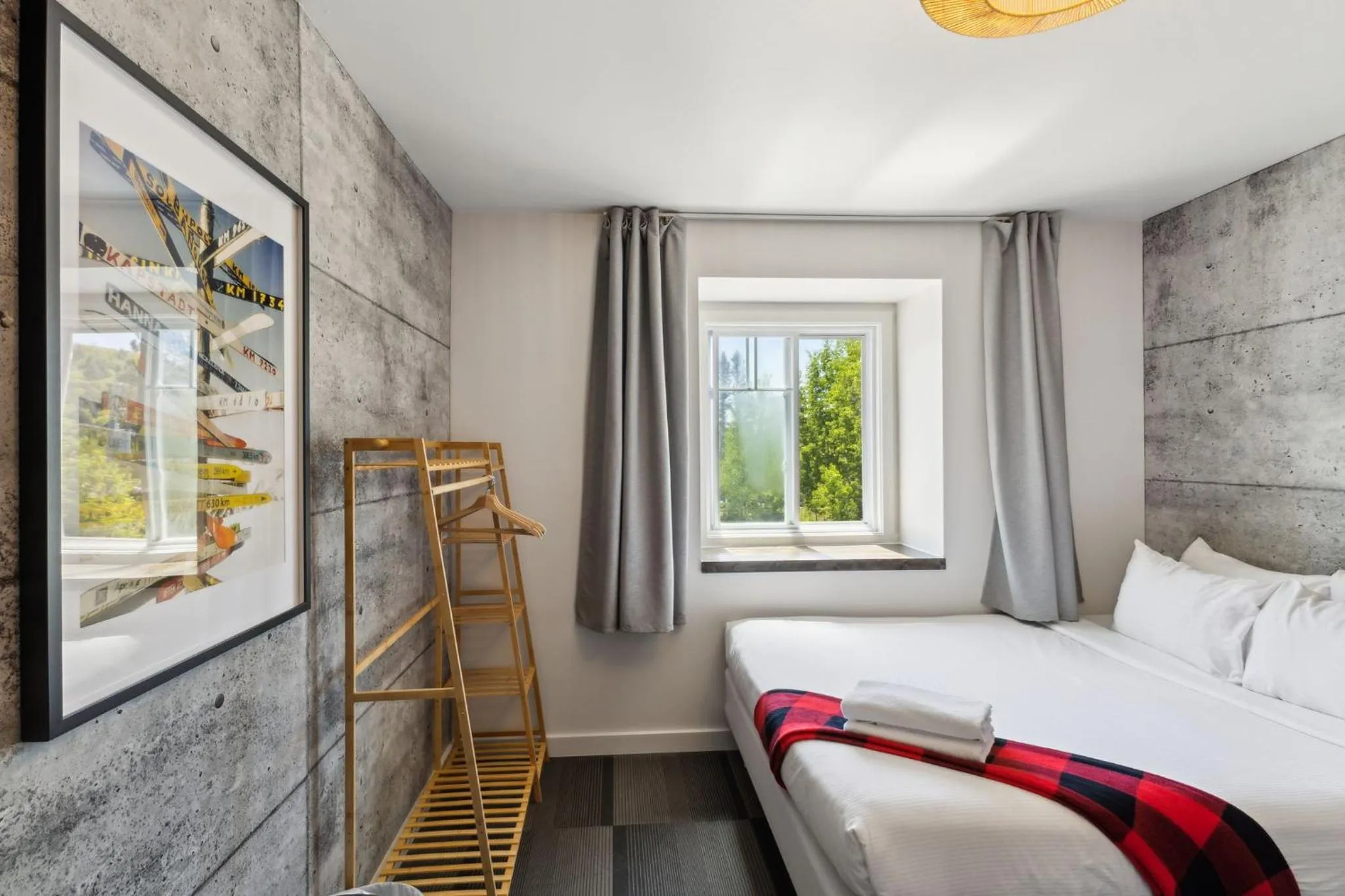 Bed in Auberge Manitonga