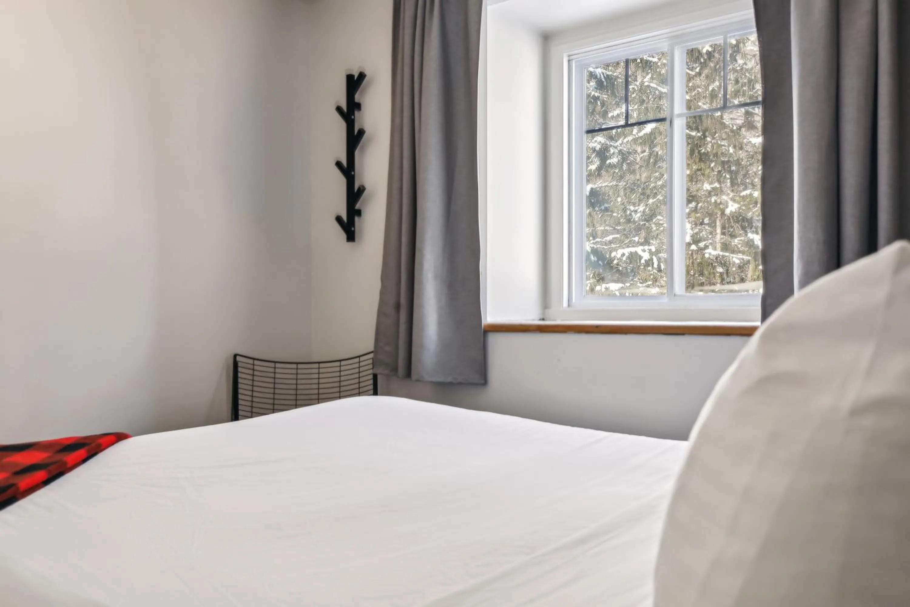 Bed in Auberge Manitonga