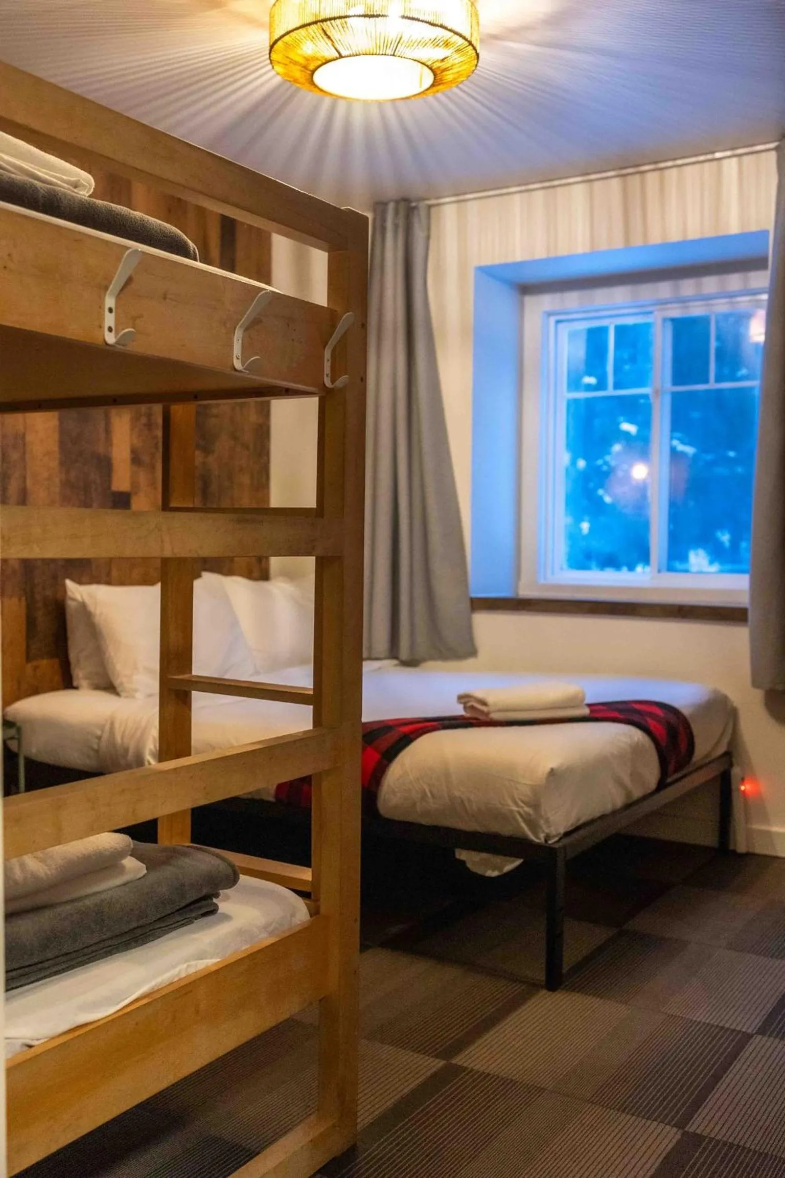 Bed in Auberge Manitonga