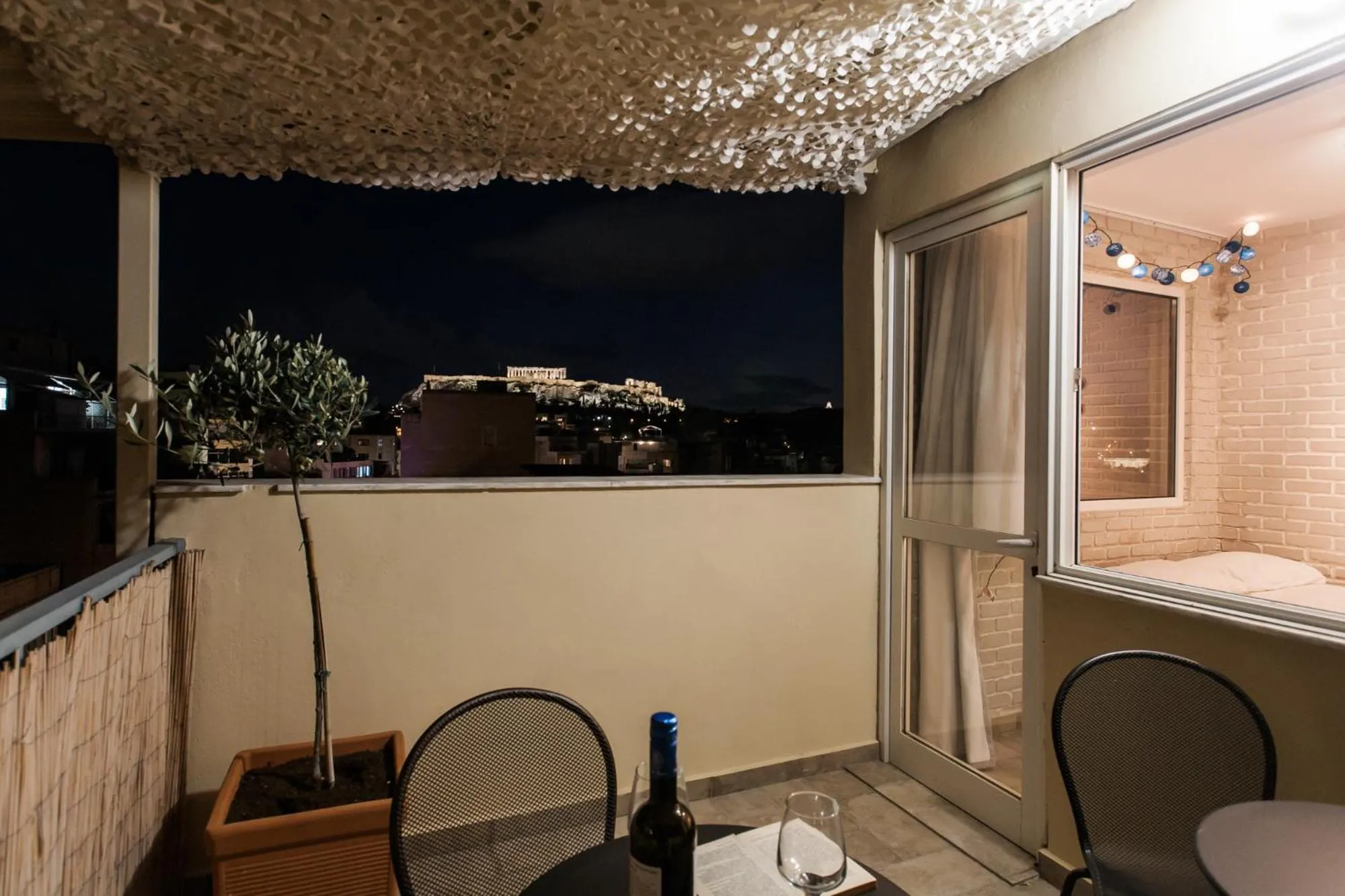 Night in ToStay Athens
