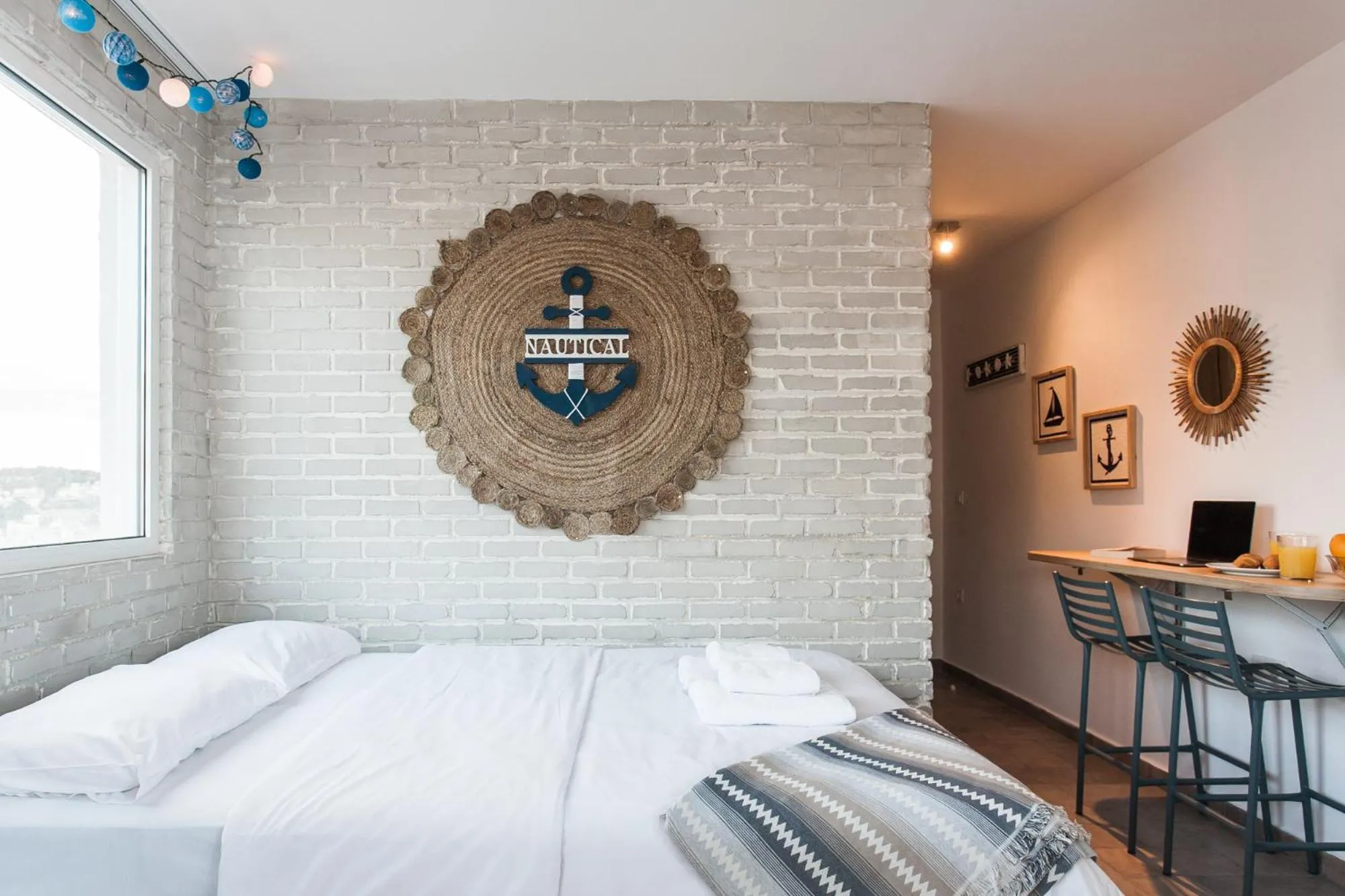Photo of the whole room, Bed in ToStay Athens