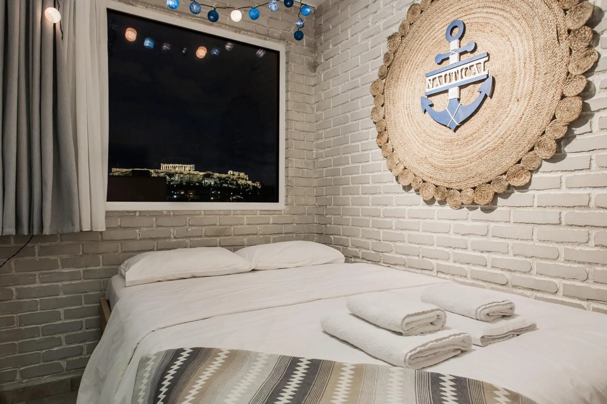 Photo of the whole room, Bed in ToStay Athens