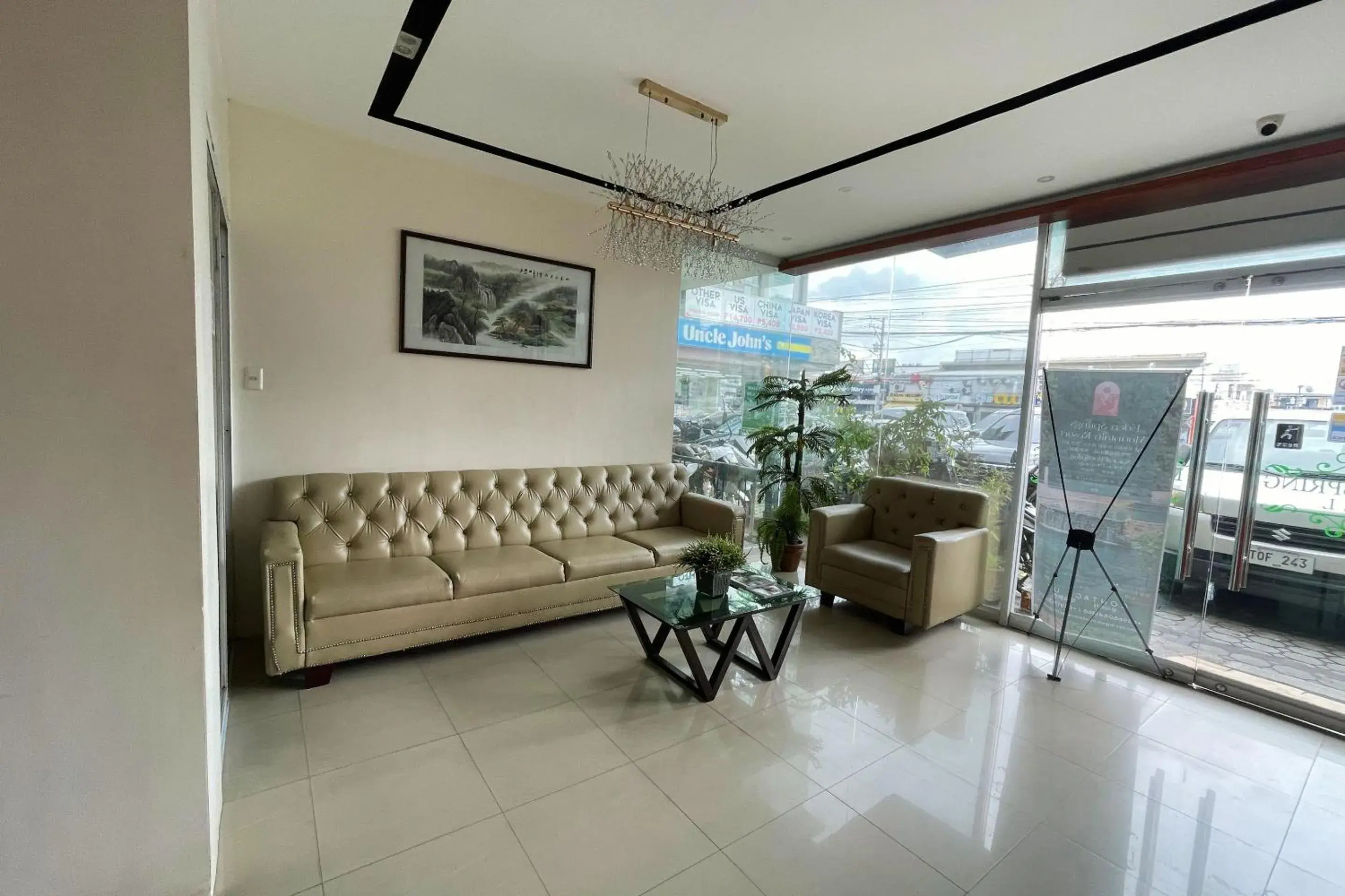 Seating area in Diamond Spring Hotel Angeles Seating area in Diamond Spring Hotel Angeles