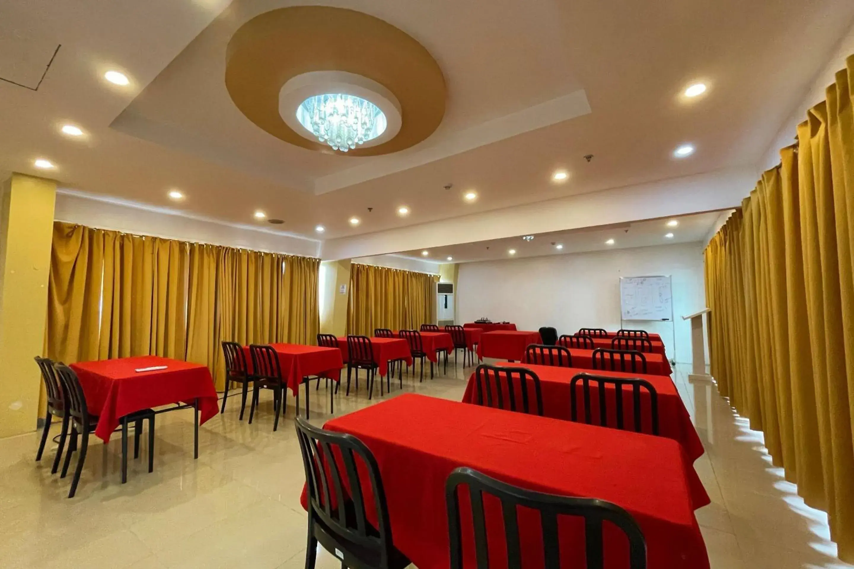 Banquet/Function facilities in Diamond Spring Hotel Angeles Banquet/Function facilities in Diamond Spring Hotel Angeles