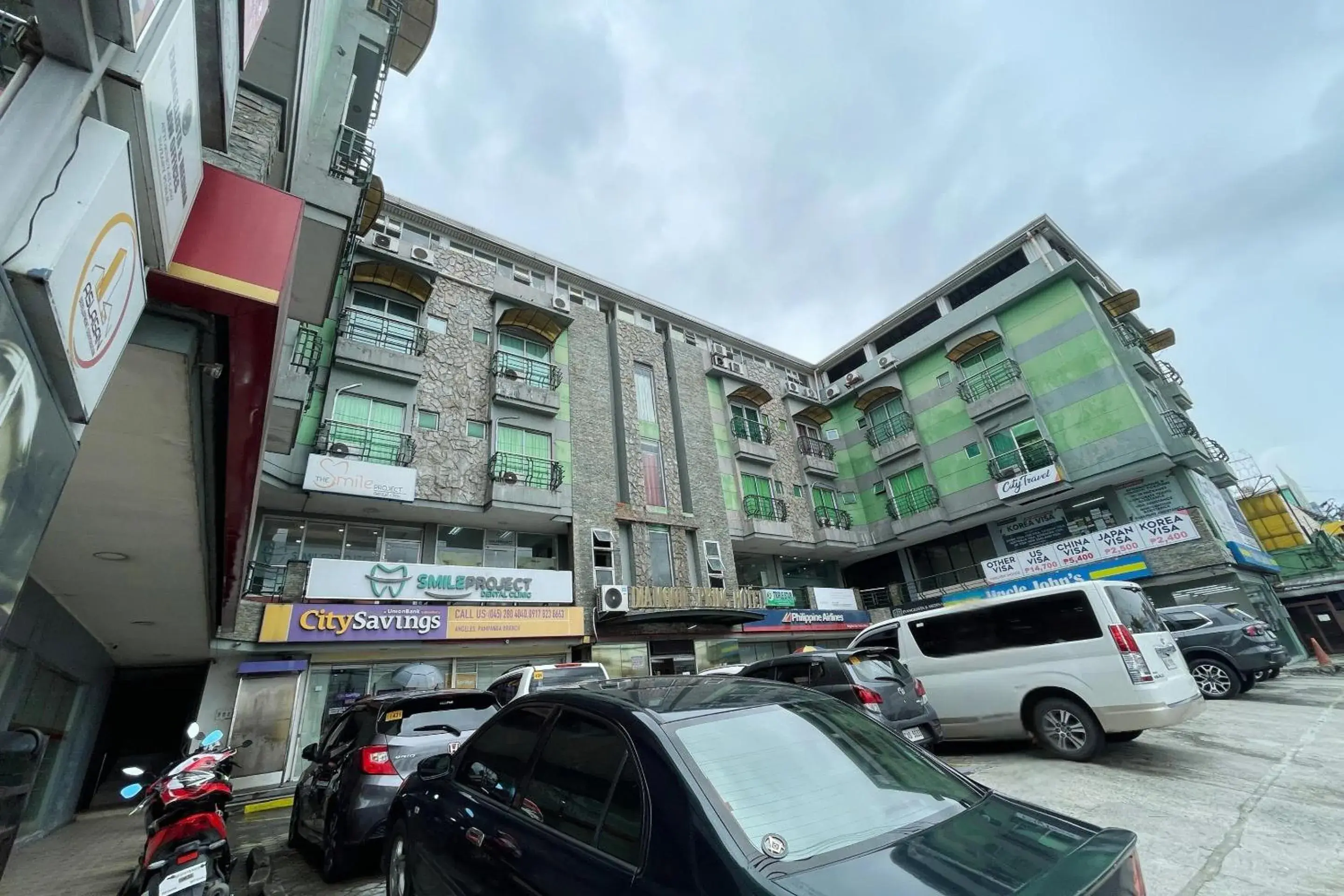 Property building in Diamond Spring Hotel Angeles Property building in Diamond Spring Hotel Angeles