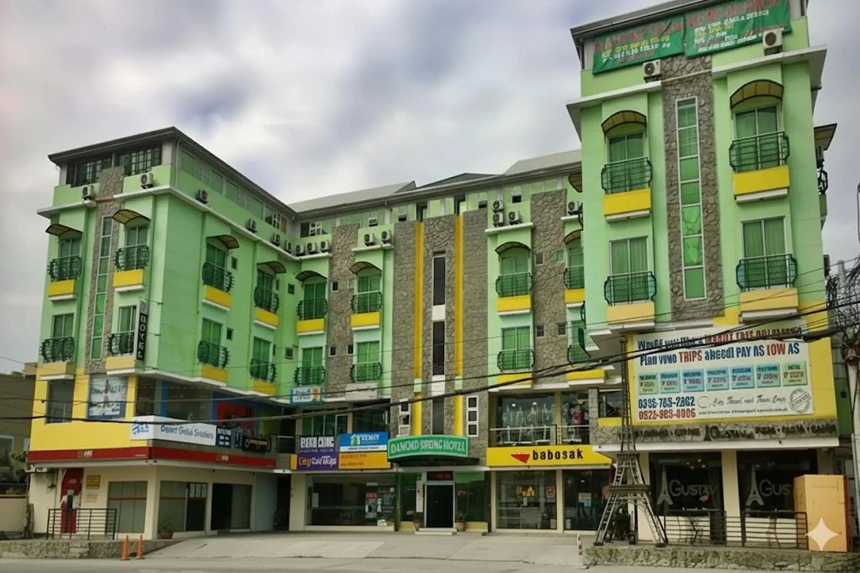 Property building in Diamond Spring Hotel Angeles Property building in Diamond Spring Hotel Angeles