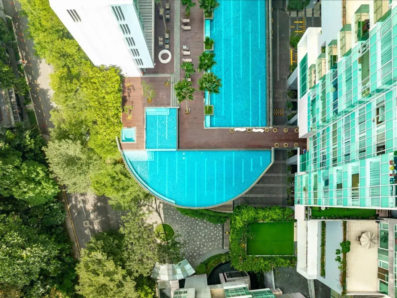 Swimming pool in Lanson Place Bukit Ceylon Swimming pool in Lanson Place Bukit Ceylon