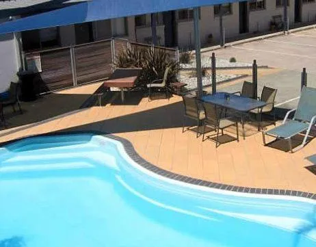 Swimming pool in Portarlington Beach Motel
