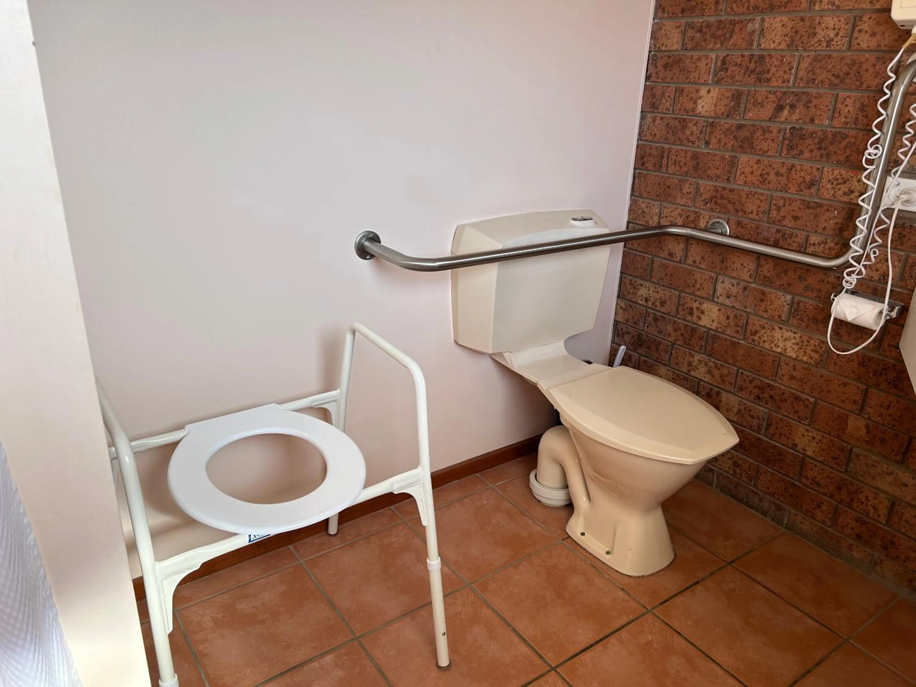 Toilet in Portarlington Beach Motel