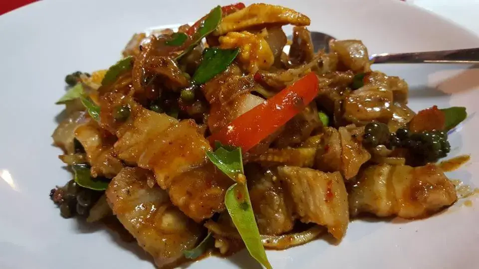 Restaurant/places to eat in The Curve Residence Restaurant/places to eat in The Curve Residence