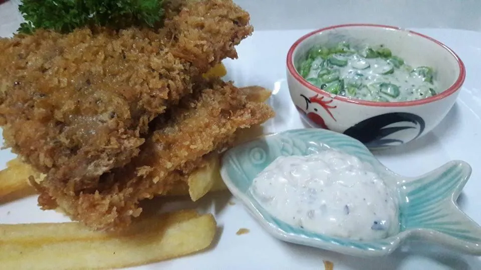 Restaurant/places to eat in The Curve Residence