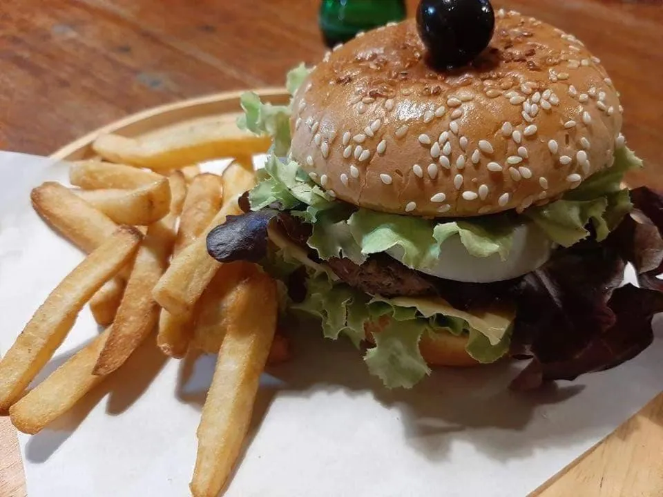 Food and drinks in The Curve Residence