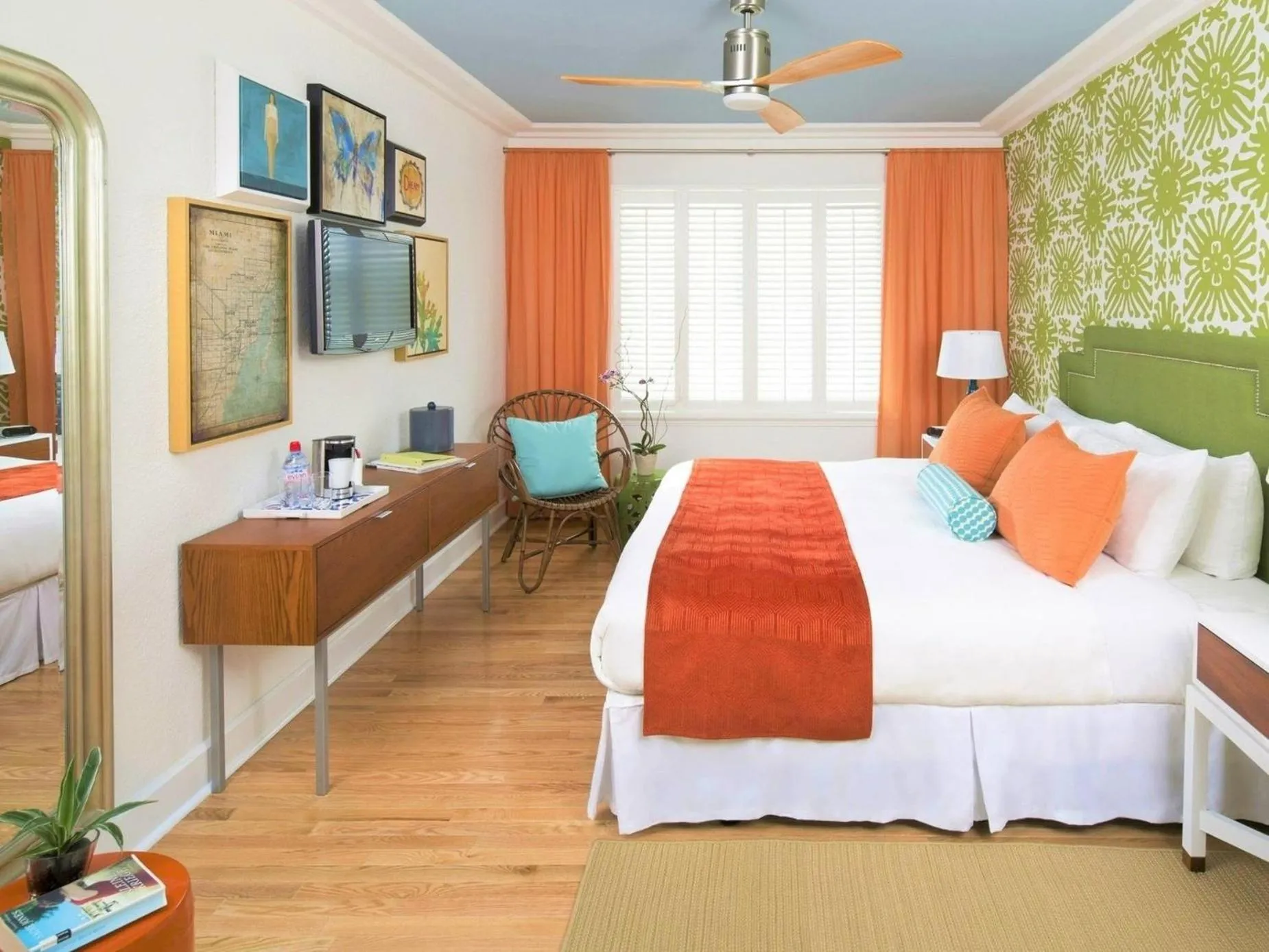 Photo of the whole room, Bed in Circa 39 Miami Beach