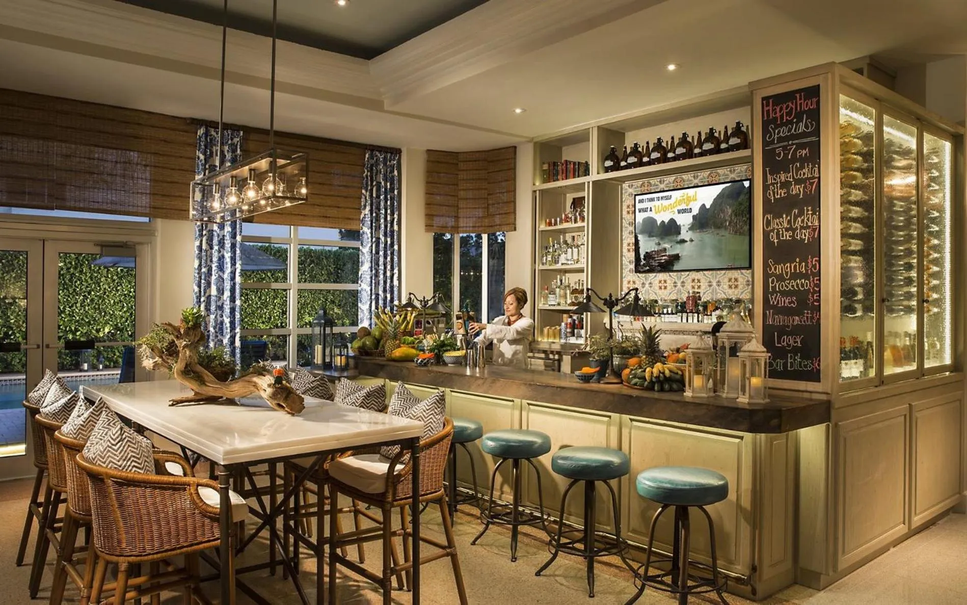 Lounge or bar in Circa 39 Miami Beach