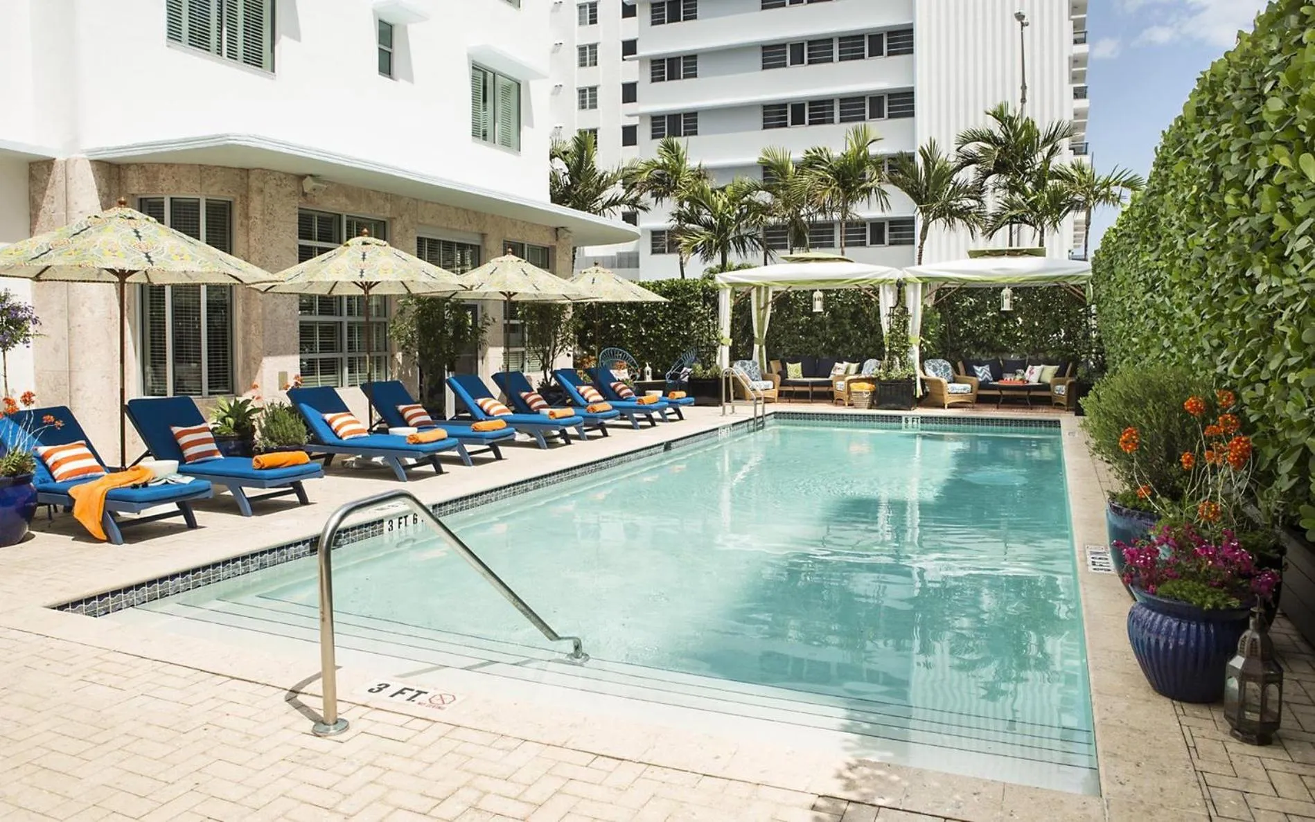 Swimming pool in Circa 39 Miami Beach