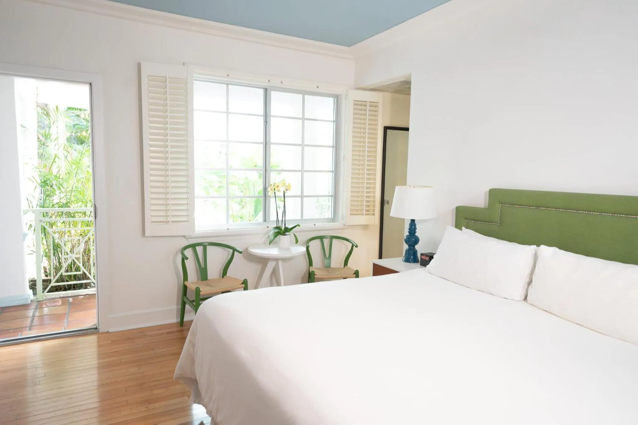 Photo of the whole room, Bed in Circa 39 Miami Beach