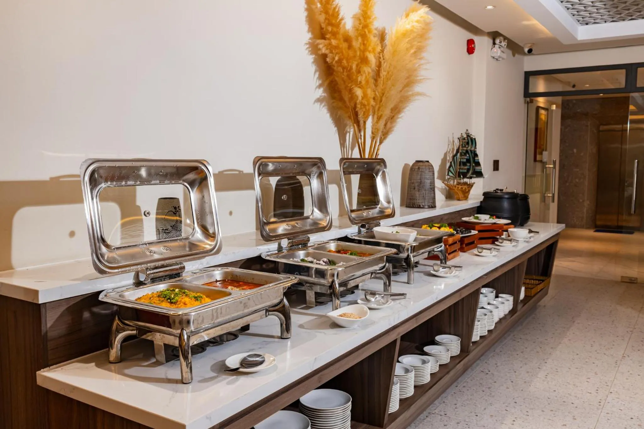 Restaurant/places to eat in Canary Dalat Hotel