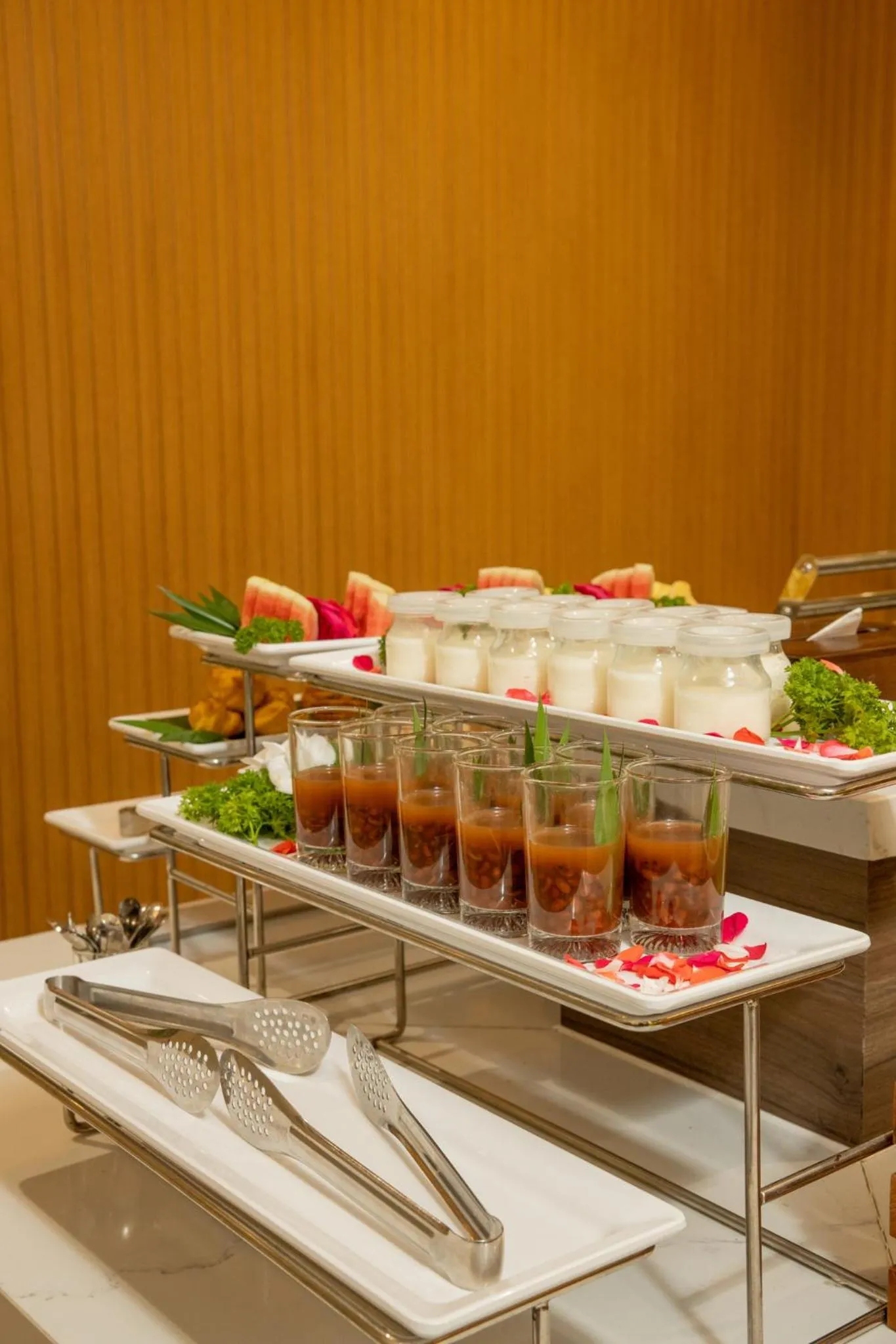 Restaurant/places to eat in Canary Dalat Hotel