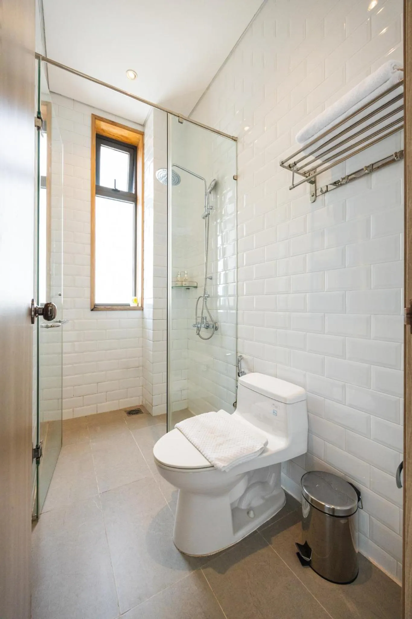 Toilet in Canary Dalat Hotel