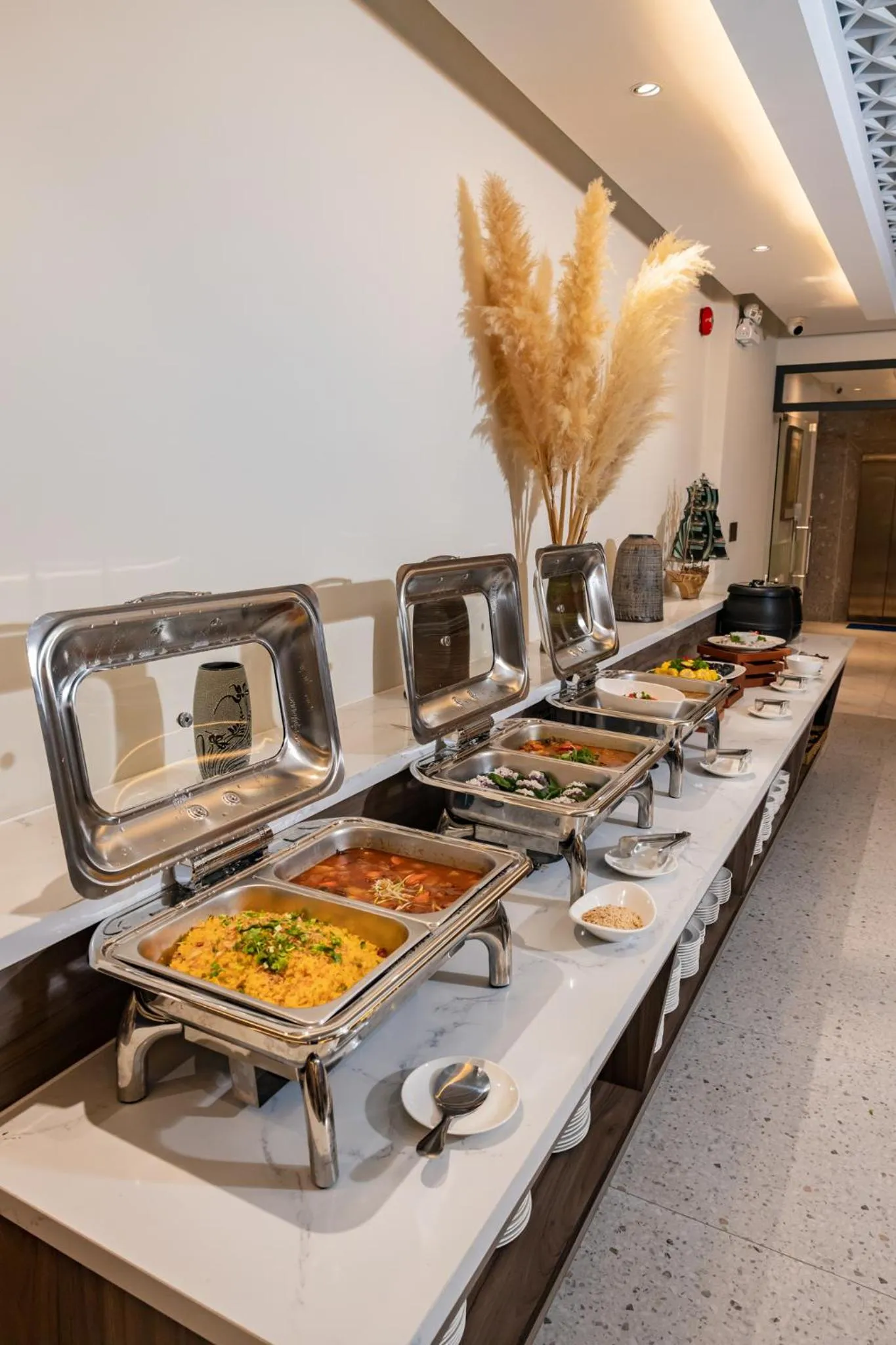 Restaurant/places to eat in Canary Dalat Hotel