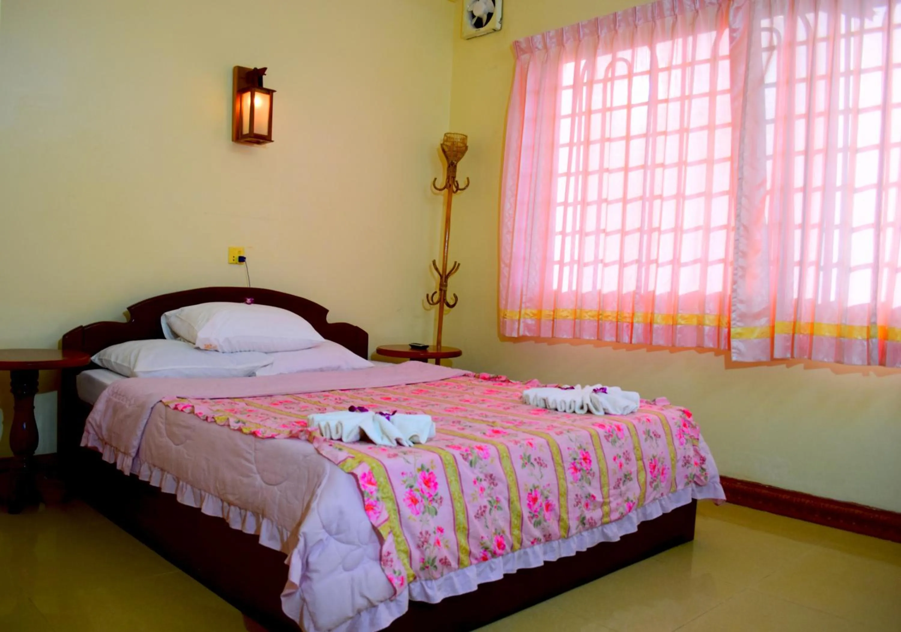 Photo of the whole room, Bed in Okay Guesthouse Siem Reap