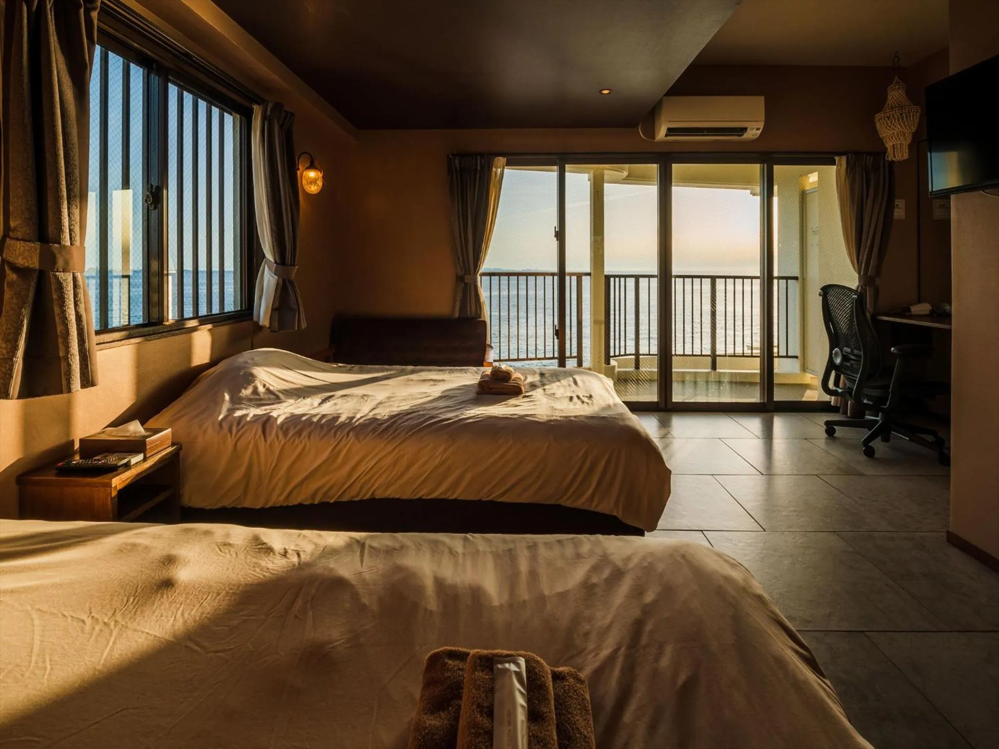 Bed in Hotel Sunset American